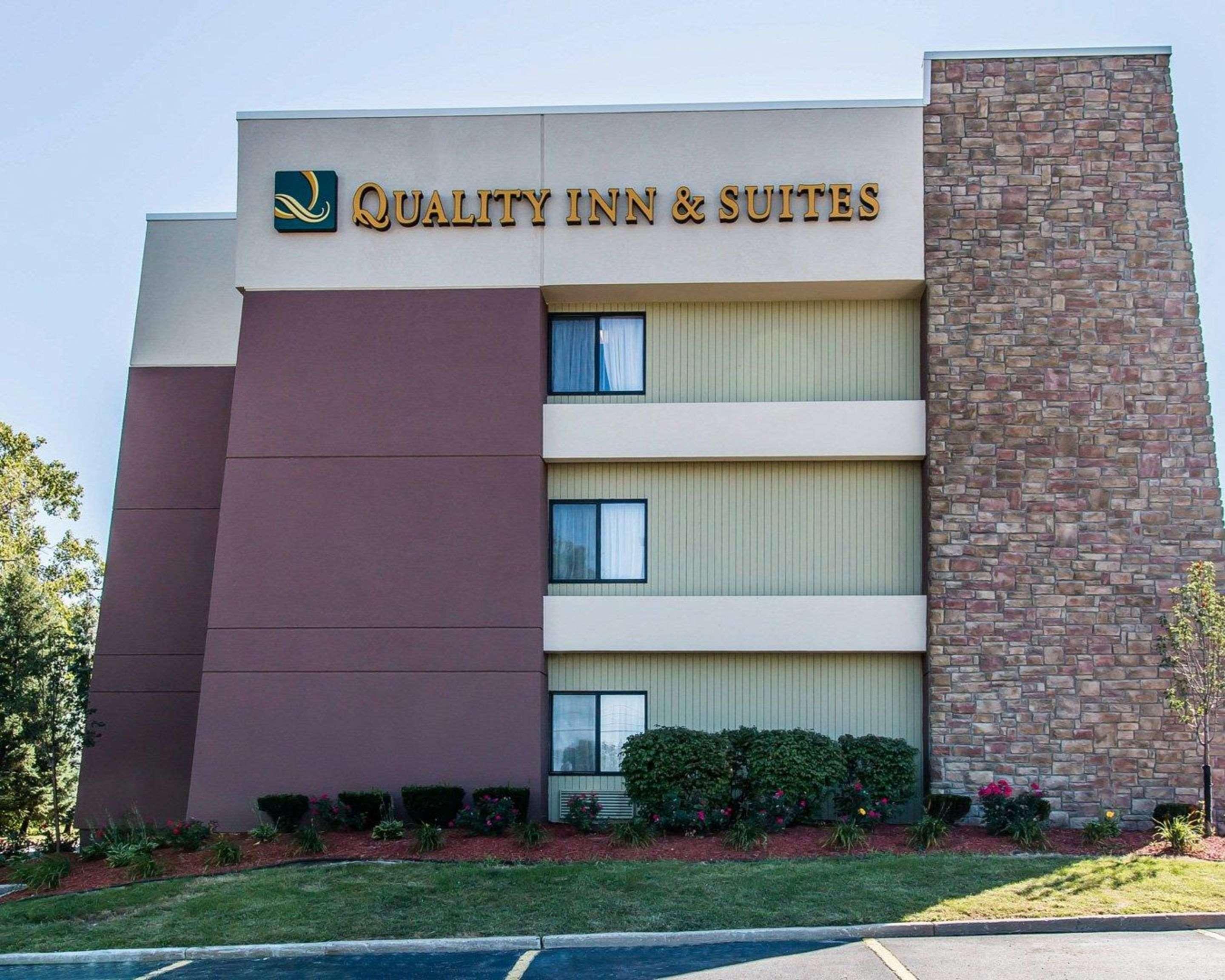 Quality Inn & Suites Warren - Detroit Exterior photo