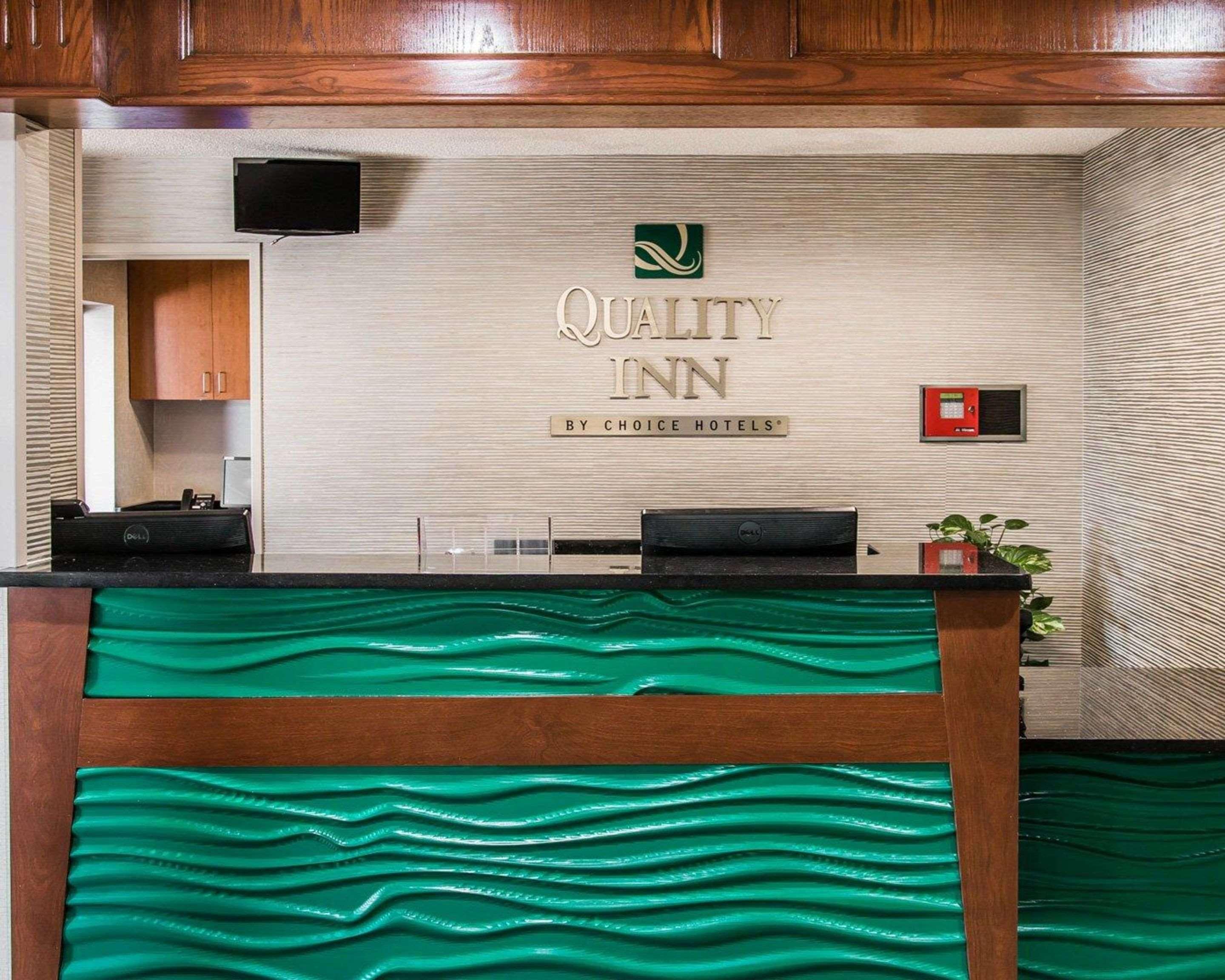 Quality Inn & Suites Warren - Detroit Exterior photo