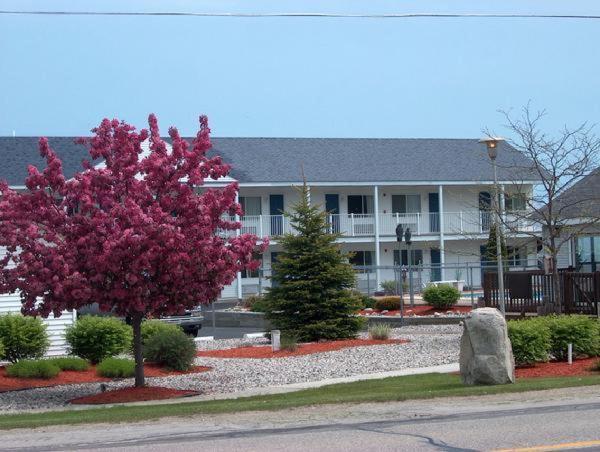 Sunrise Beach Motel Mackinaw City Exterior photo