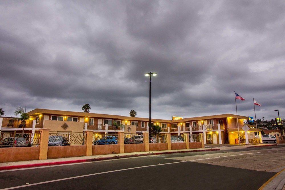 Comfort Inn San Diego Airport At The Harbor Exterior photo