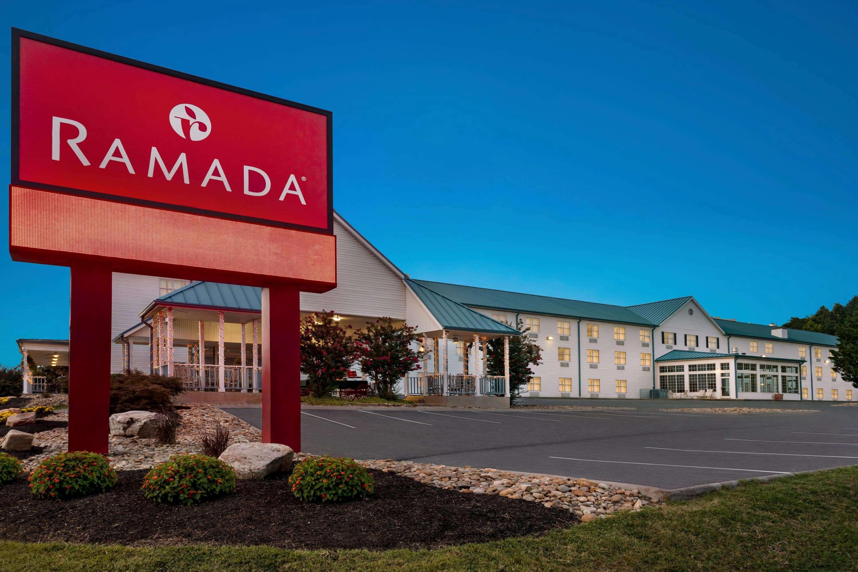 Ramada By Wyndham Pigeon Forge North Hotel Exterior photo