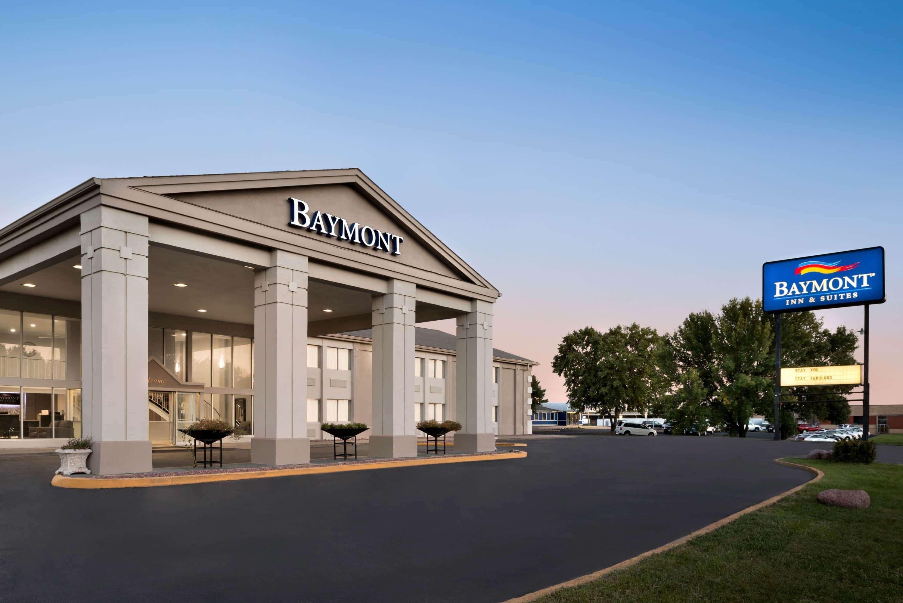 Baymont By Wyndham Des Moines North Hotel Exterior photo