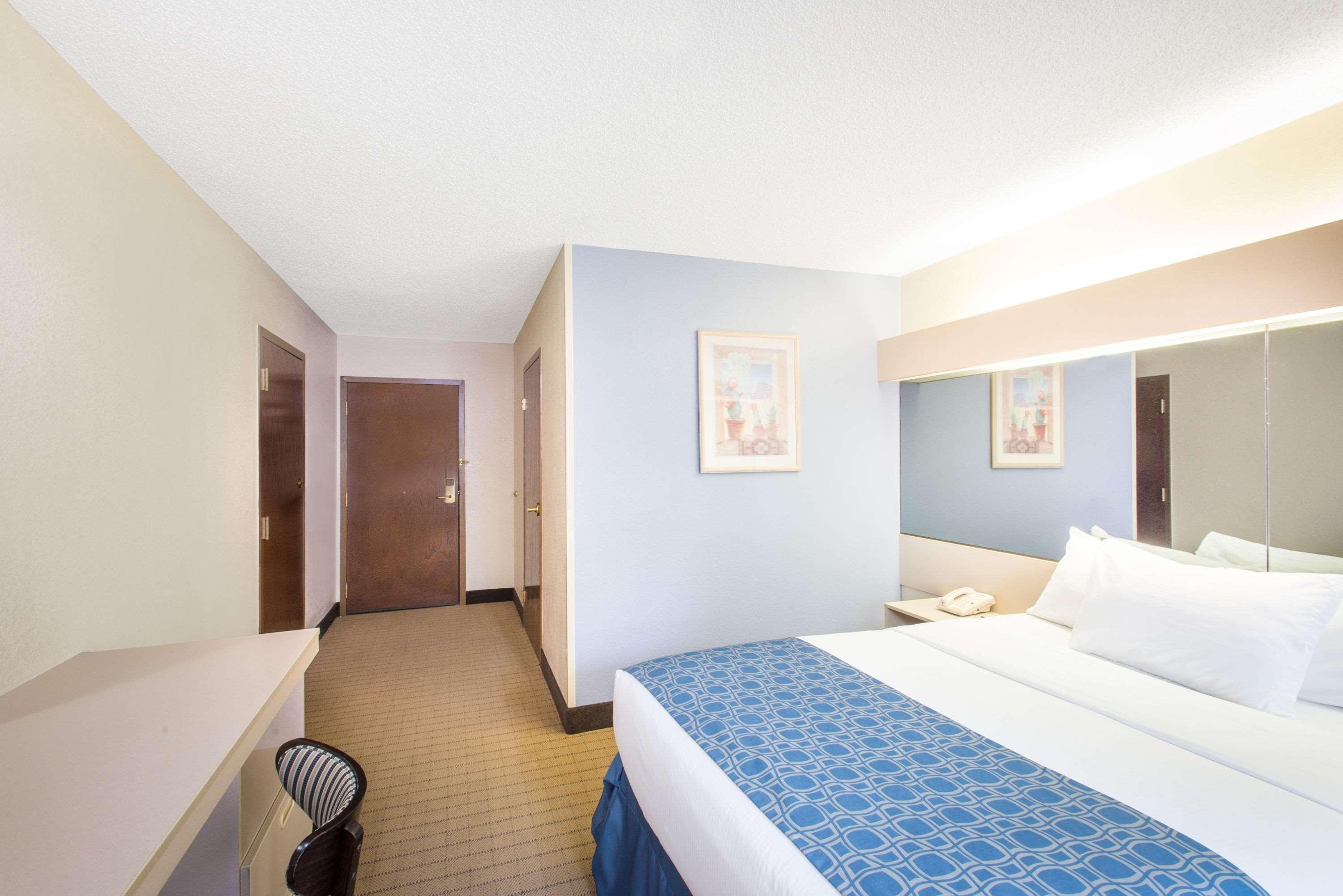 Microtel Inn & Suites By Wyndham Seneca Falls Exterior photo