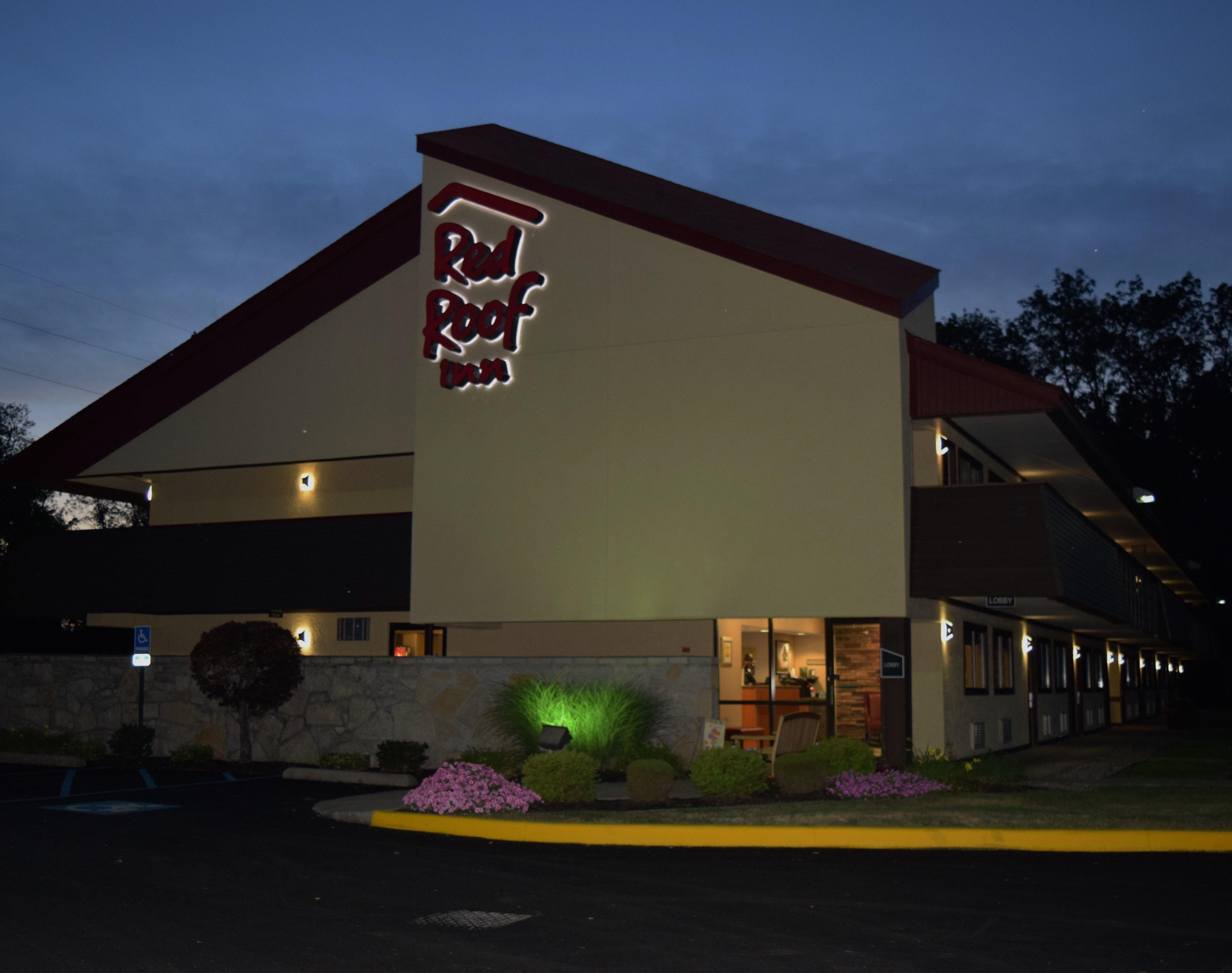 Red Roof Inn Utica Exterior photo