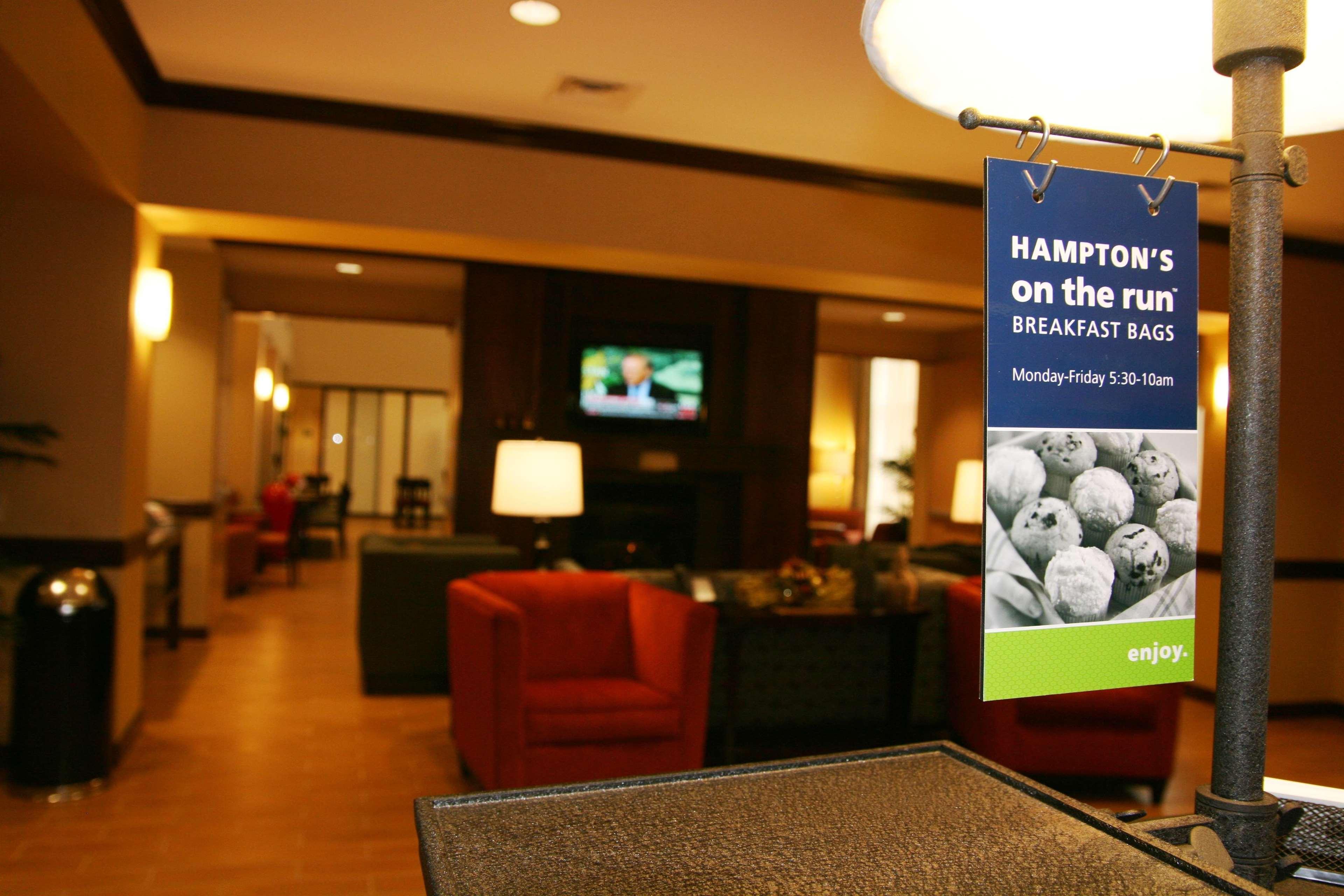 Hampton Inn & Suites Folsom Interior photo