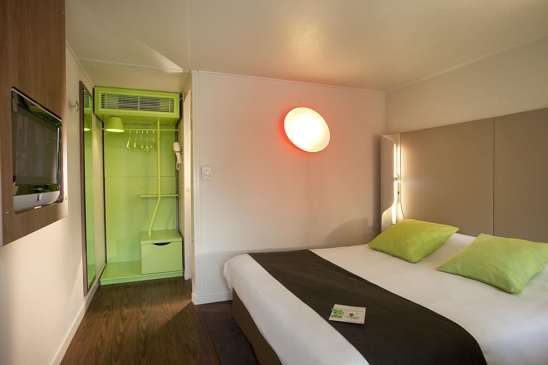 Campanile Saint-Germain-En-Laye Hotel Room photo