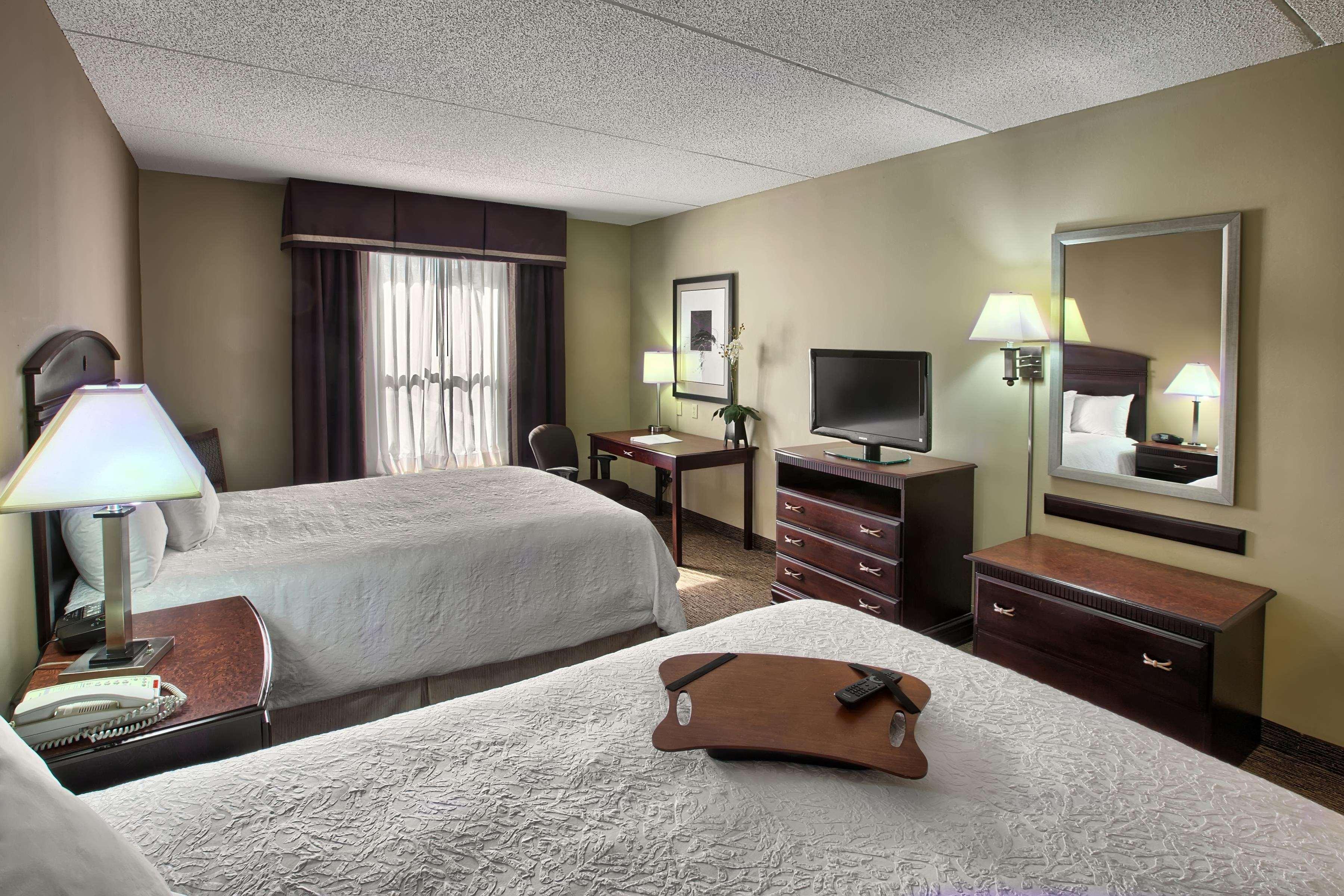 Hampton Inn & Suites Burlington Room photo
