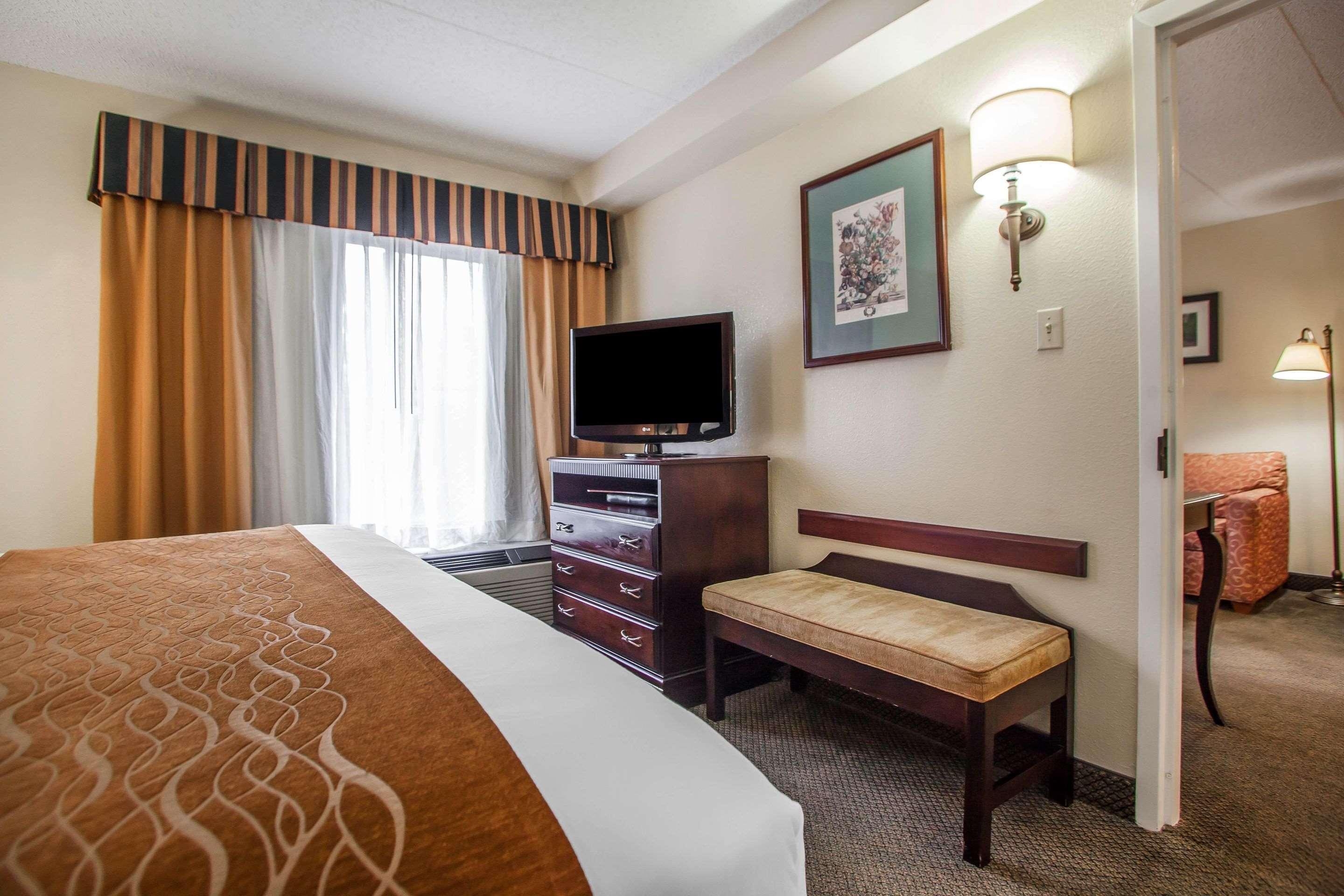 Comfort Inn & Suites Somerset - New Brunswick Exterior photo