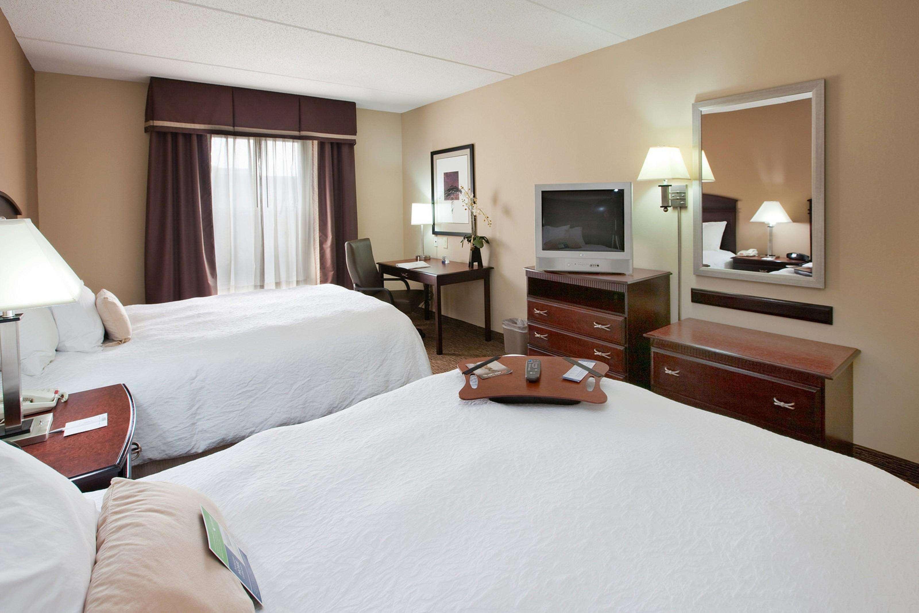 Hampton Inn & Suites Burlington Room photo