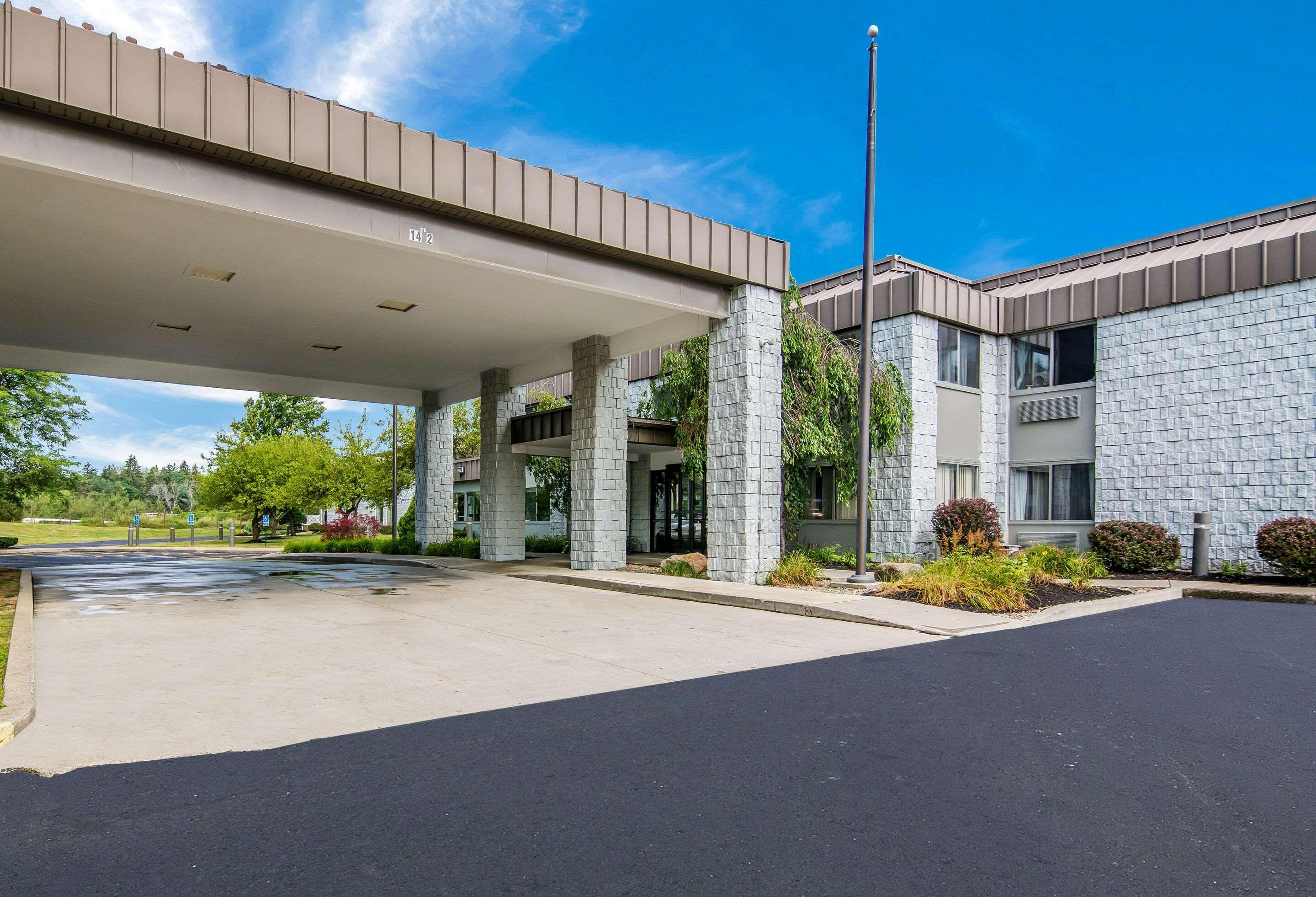 Clarion Pointe Jamestown - Falconer Exterior photo