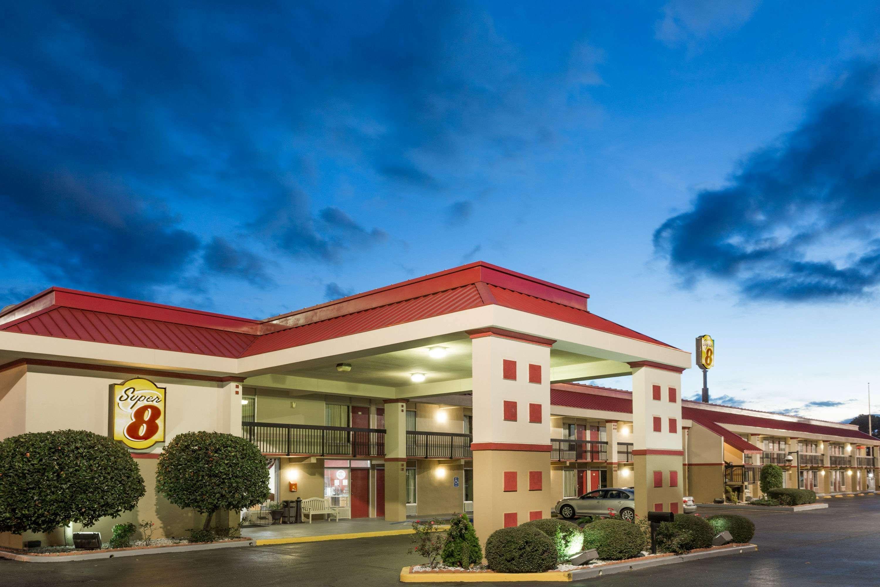 Super 8 By Wyndham Tifton Hotel Exterior photo