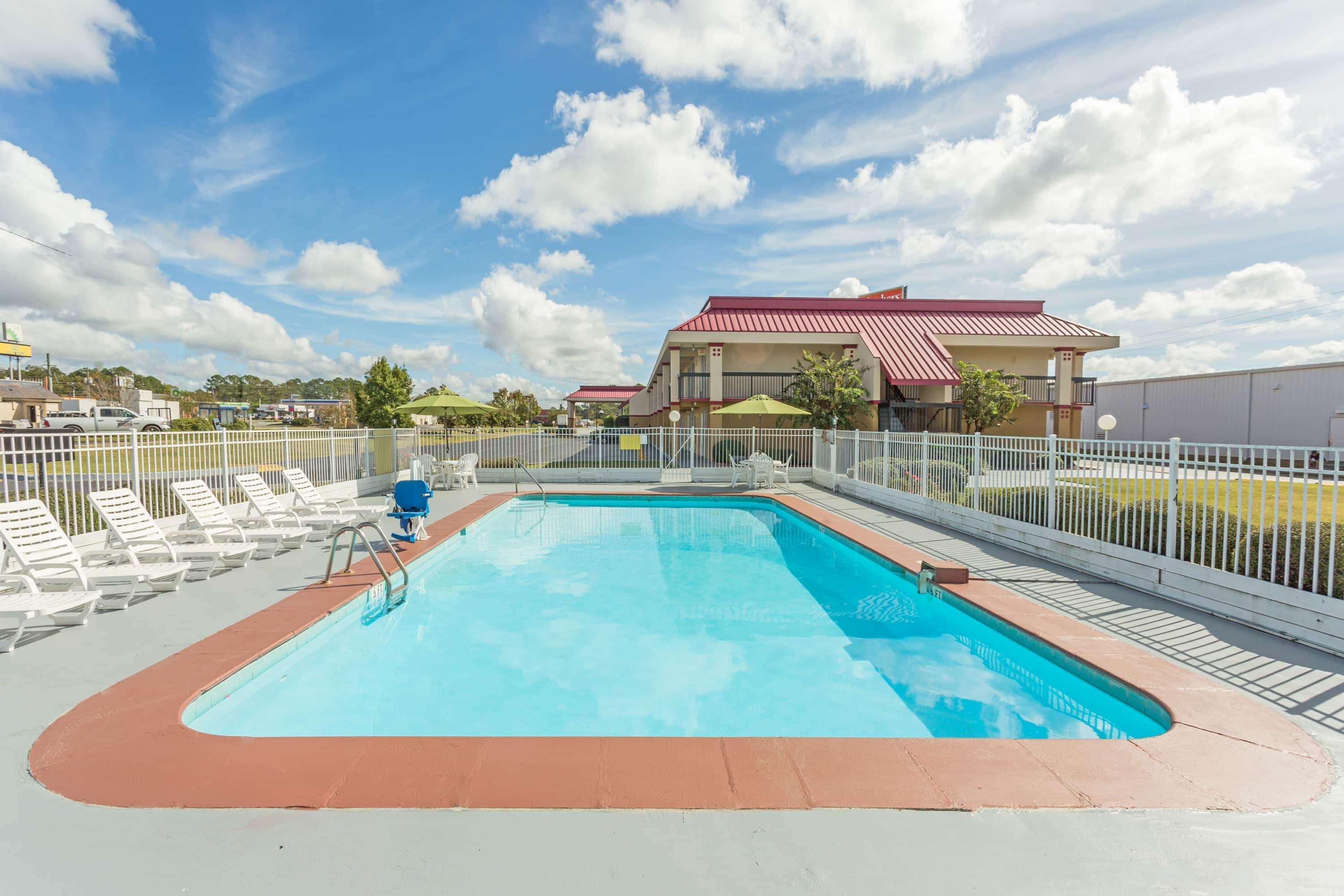 Super 8 By Wyndham Tifton Hotel Exterior photo