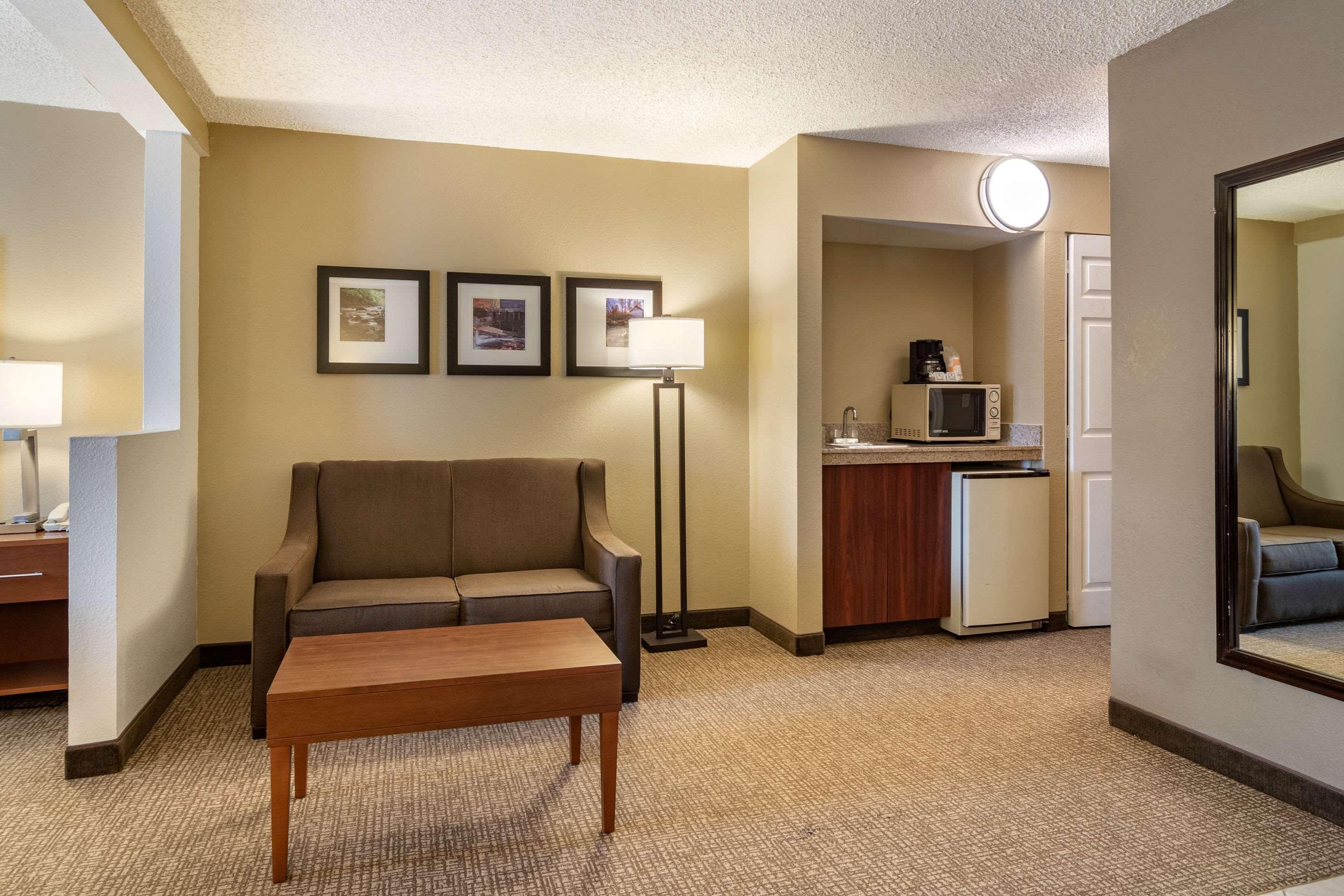 Comfort Inn And Suites Suwanee Exterior photo