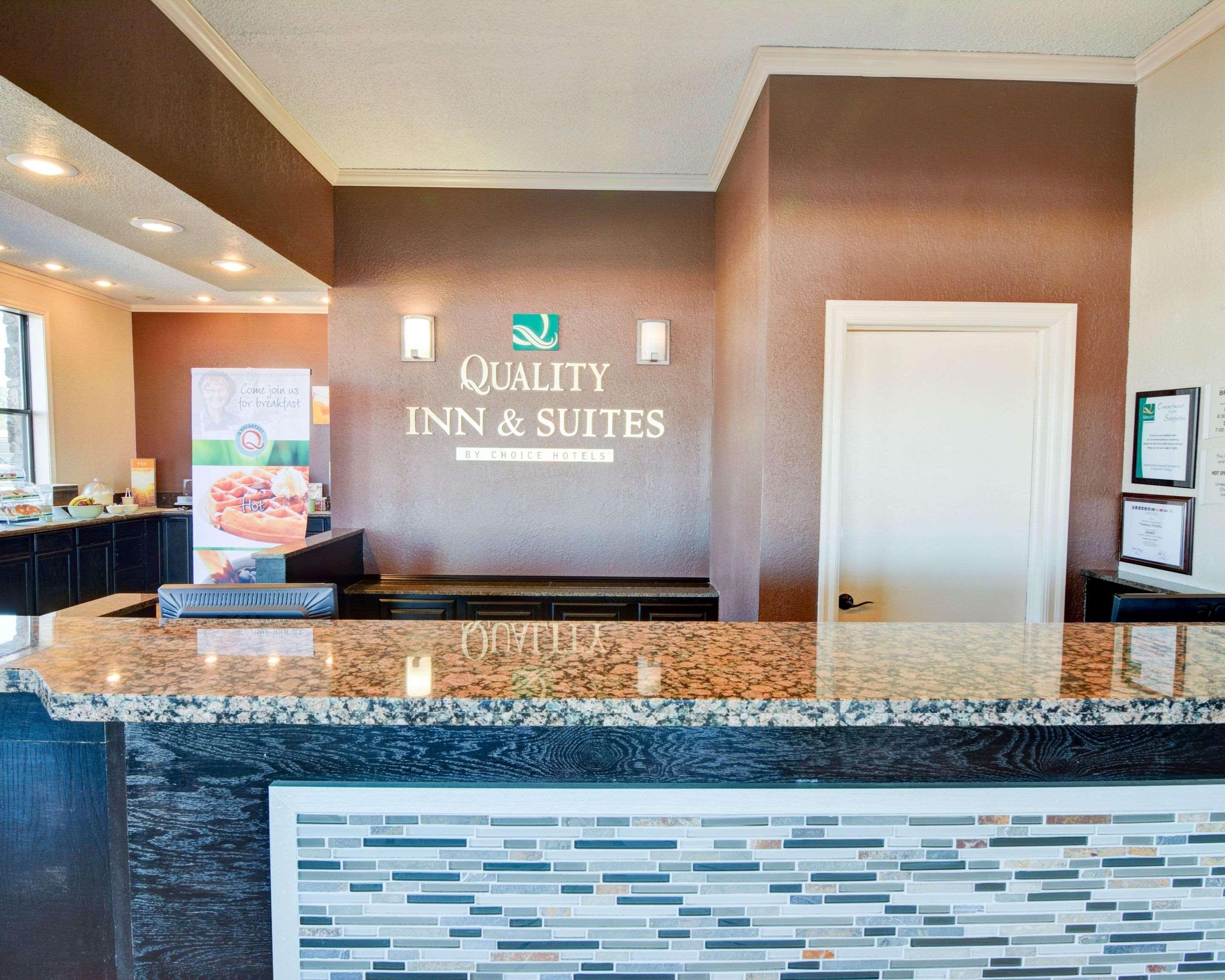 Quality Inn & Suites Hot Springs - Lake Hamilton Exterior photo