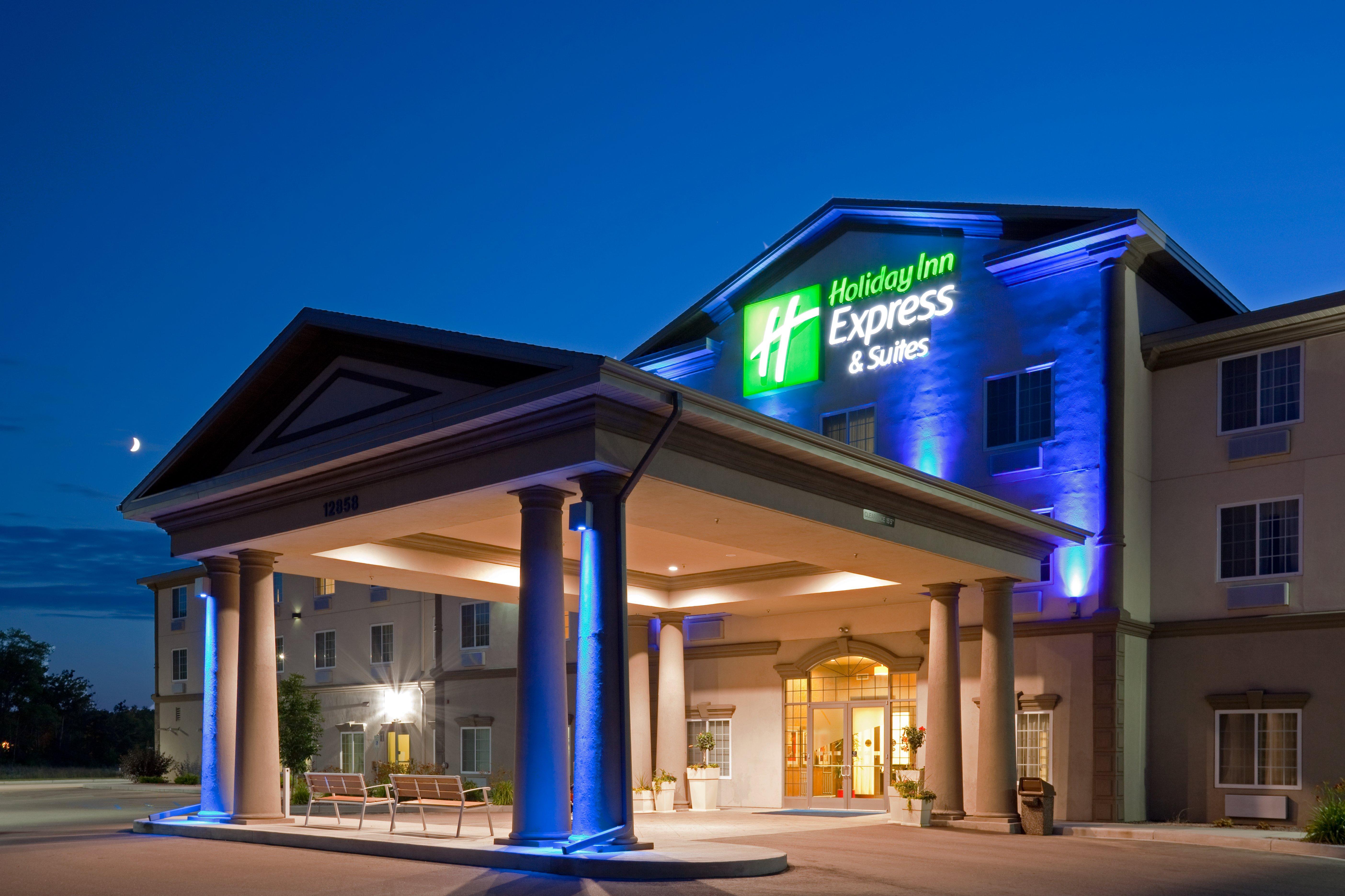 Holiday Inn Express Hotel & Suites Eau Claire North, An Ihg Hotel Lake Hallie Exterior photo