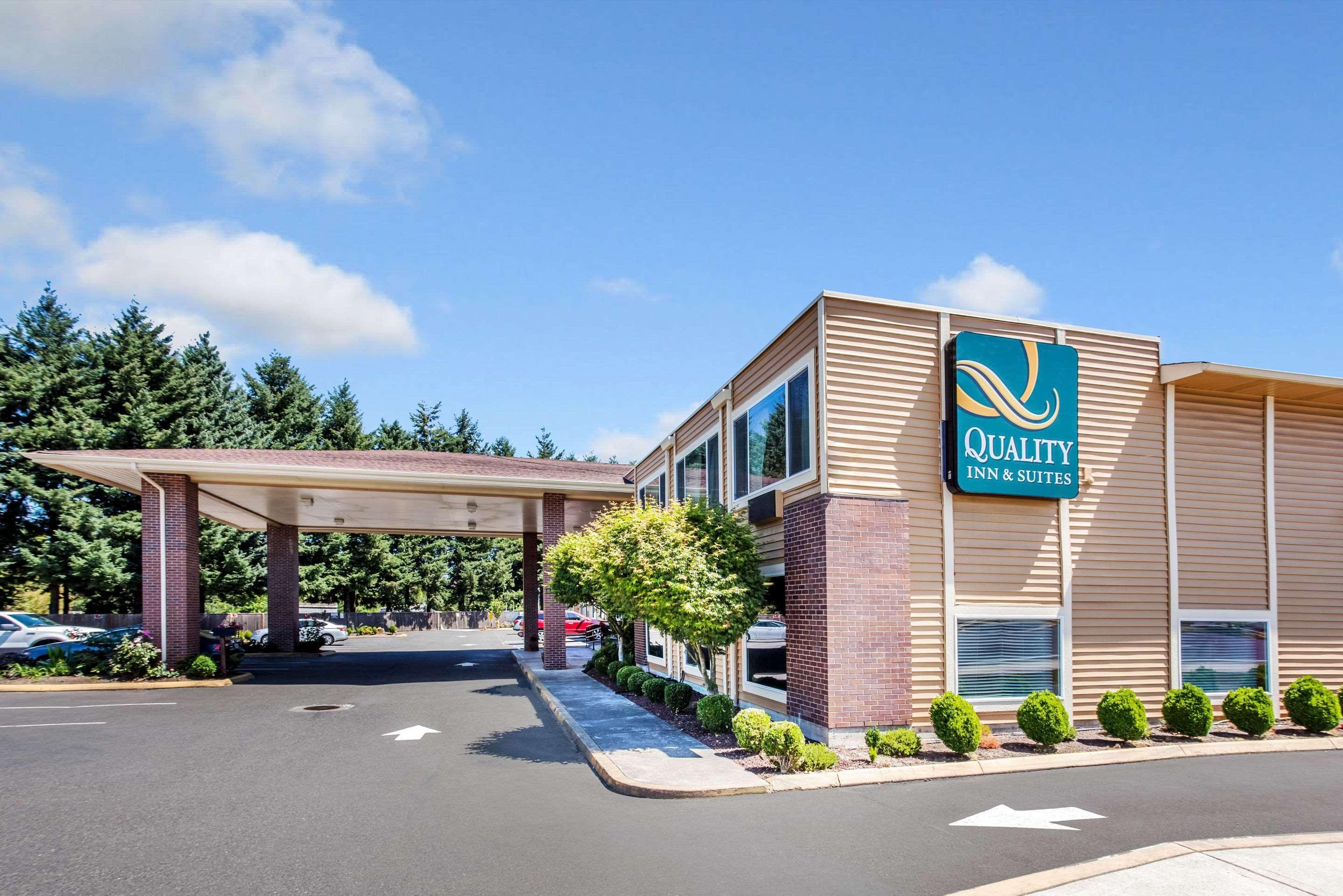 Quality Inn & Suites Vancouver North Exterior photo