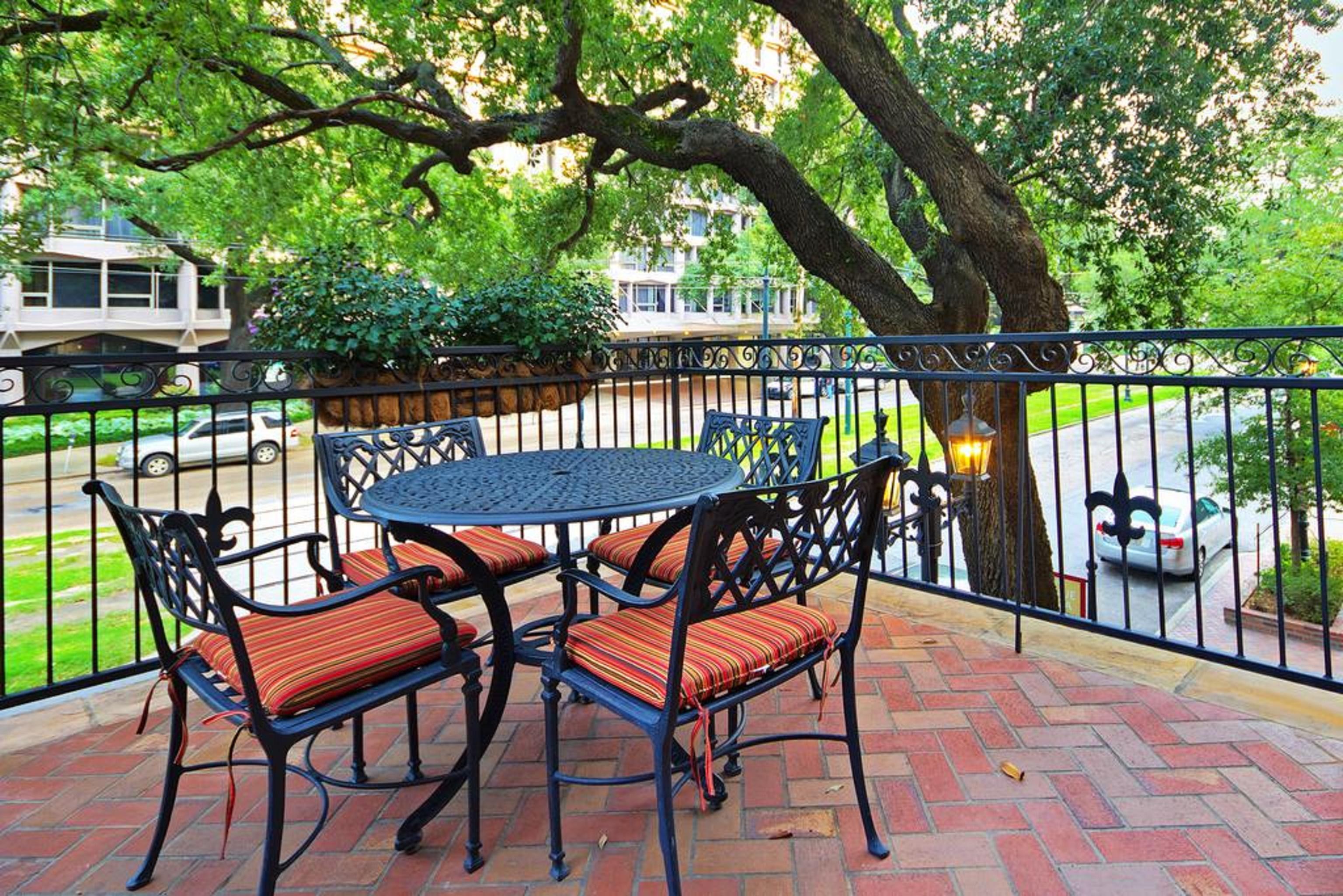 Club Wyndham Avenue Plaza Hotel New Orleans Exterior photo