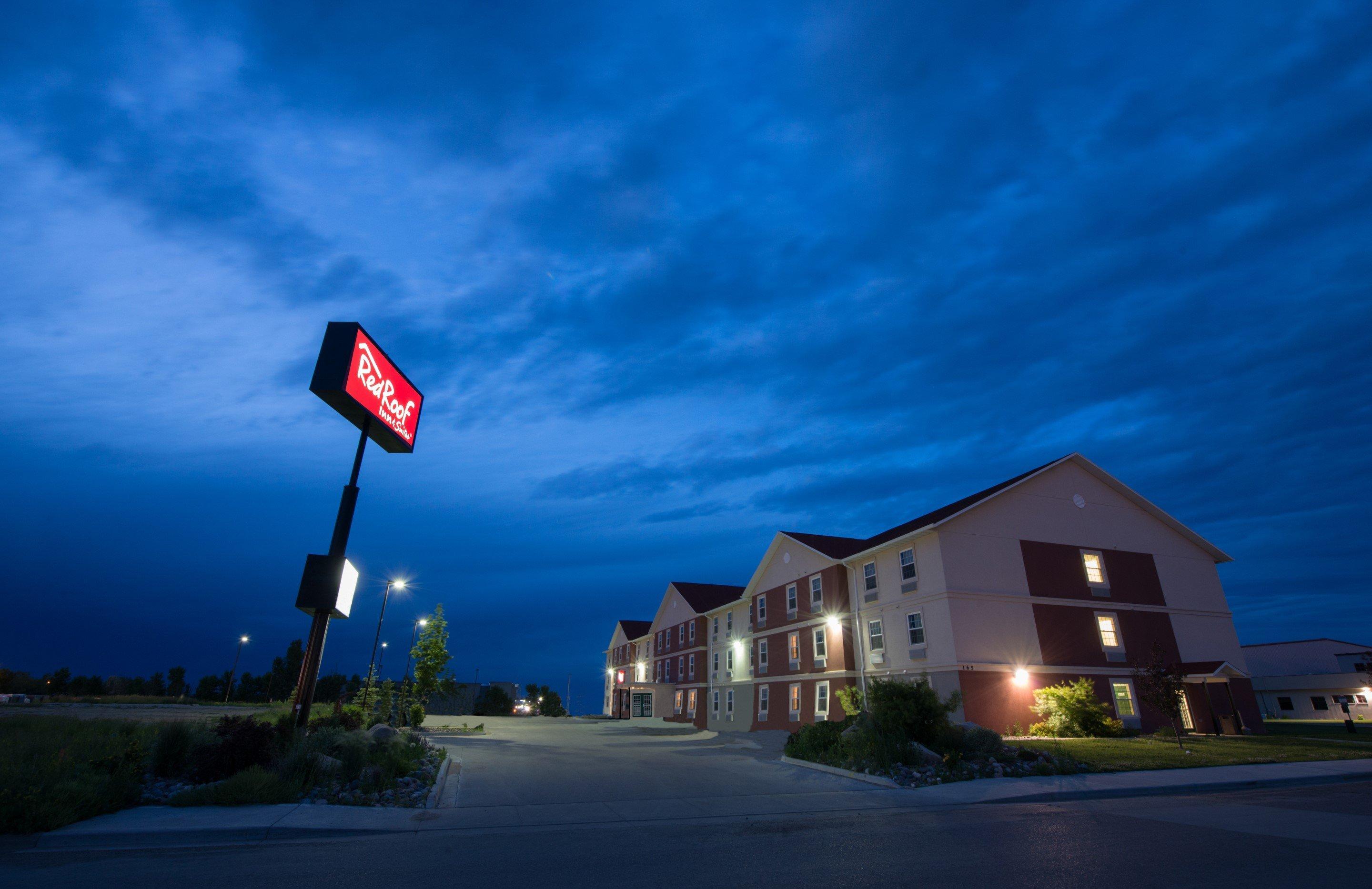Red Roof Inn & Suites Dickinson Exterior photo