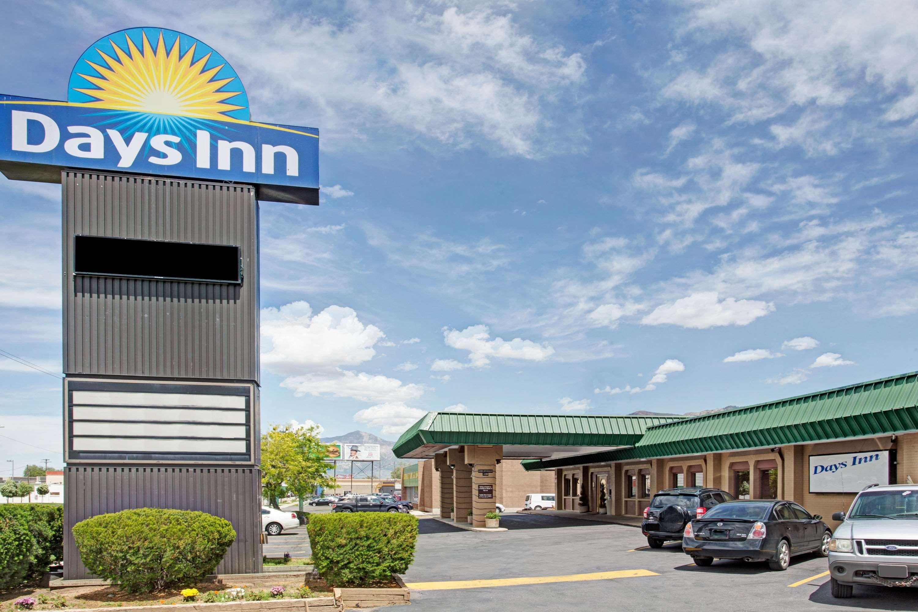 Days Inn By Wyndham Ogden Exterior photo