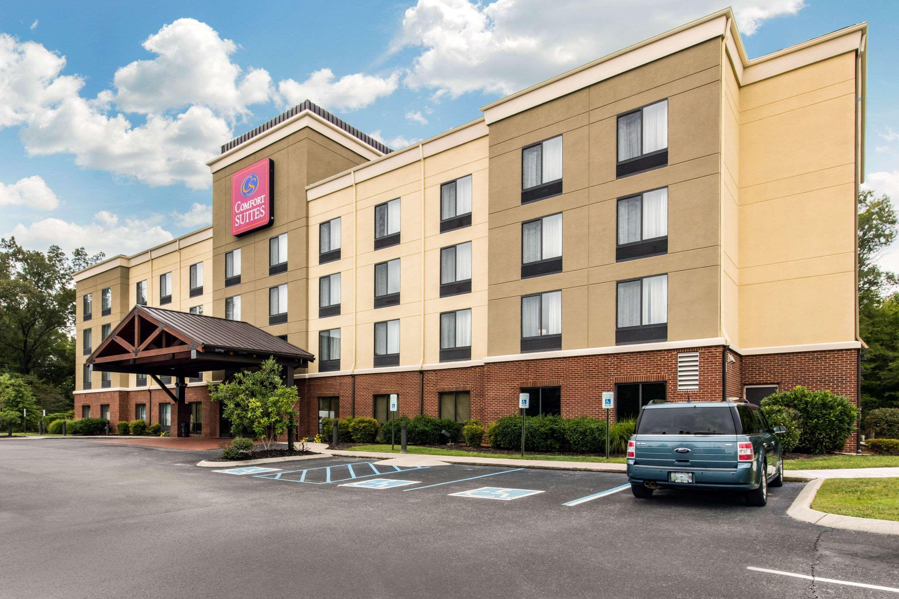 Comfort Suites Manchester Exterior photo