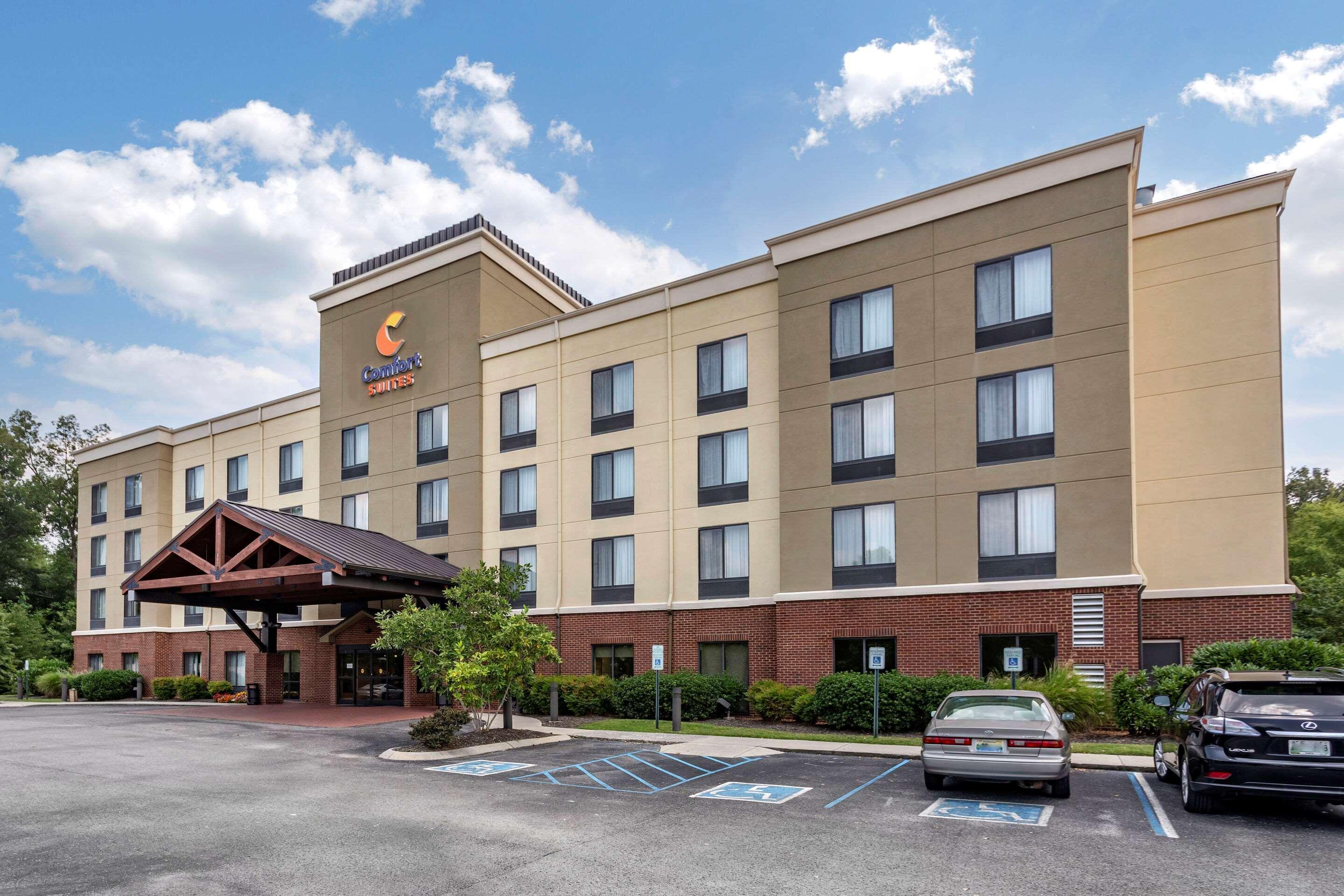 Comfort Suites Manchester Exterior photo