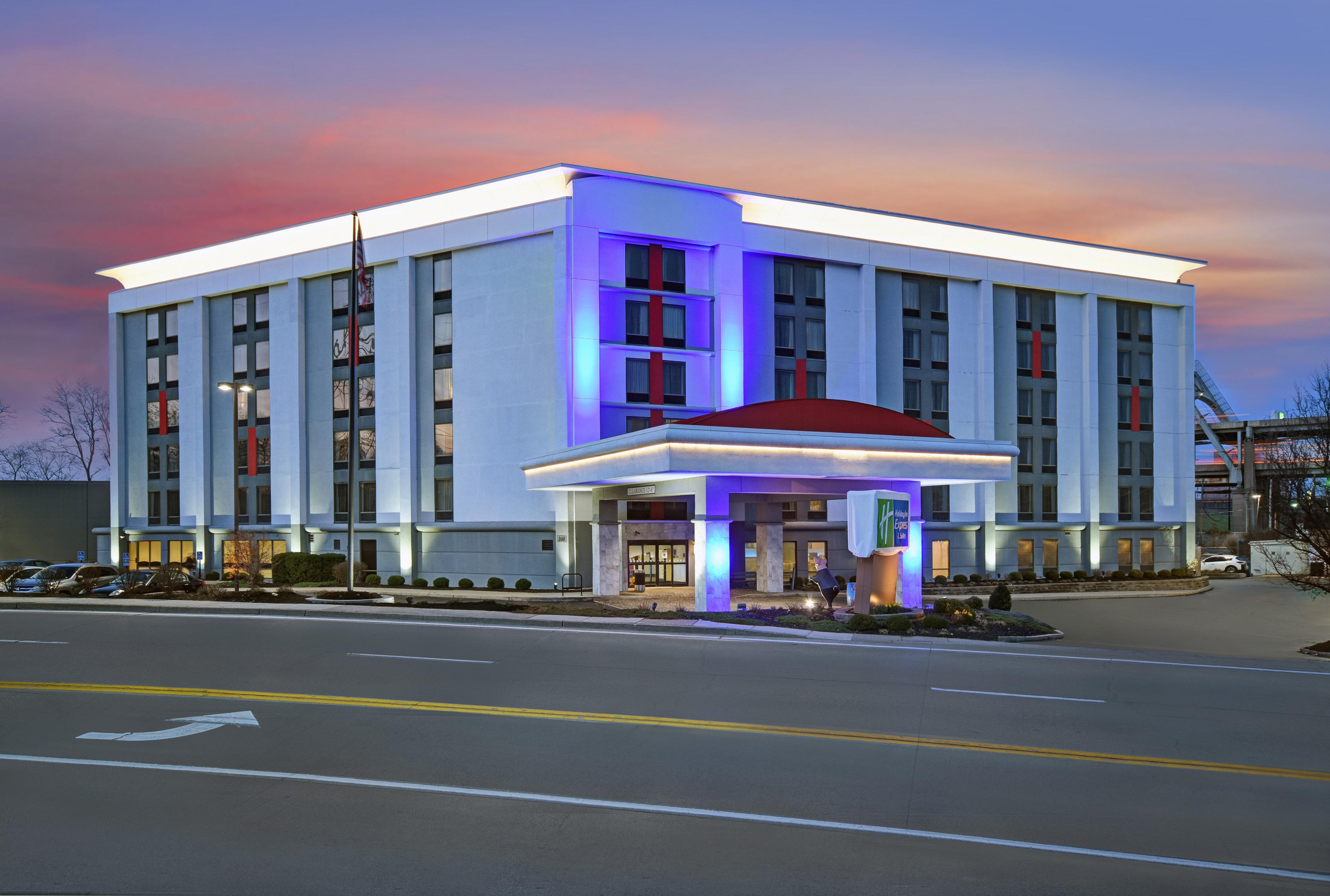 Holiday Inn Express & Suites Cincinnati Riverfront, An Ihg Hotel Covington Exterior photo