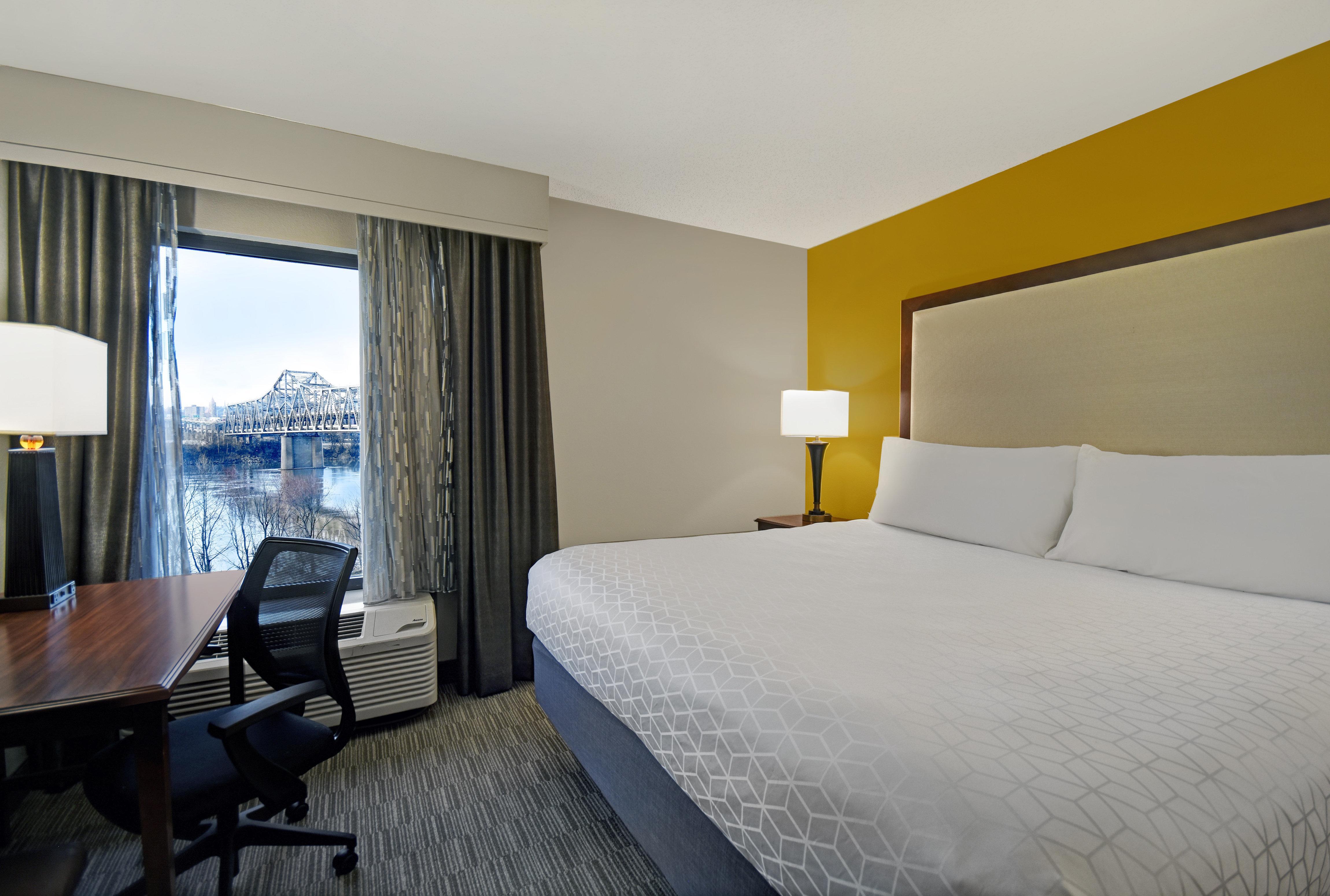 Holiday Inn Express & Suites Cincinnati Riverfront, An Ihg Hotel Covington Exterior photo