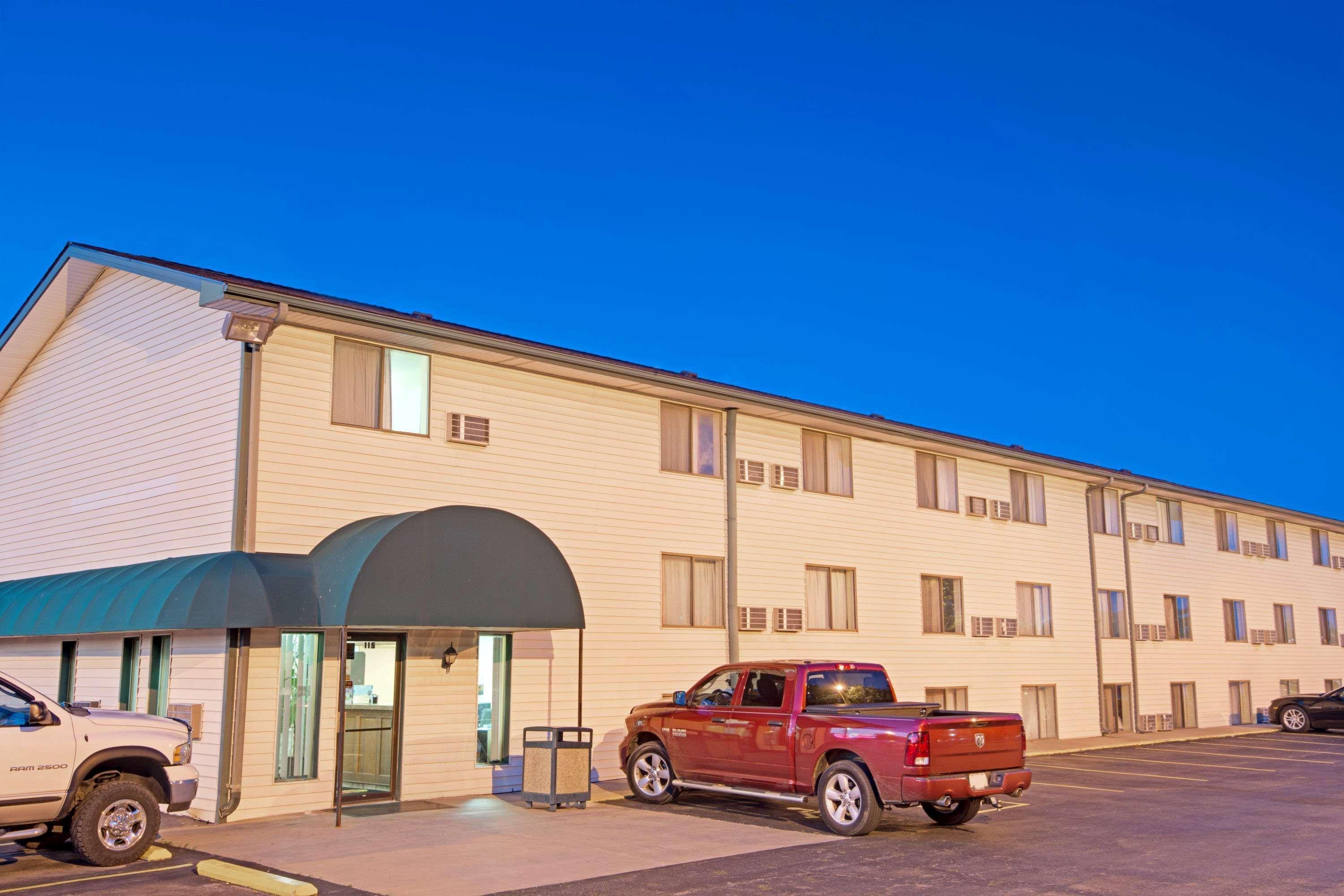 Red Lion Inn And Suites Liberty Exterior photo