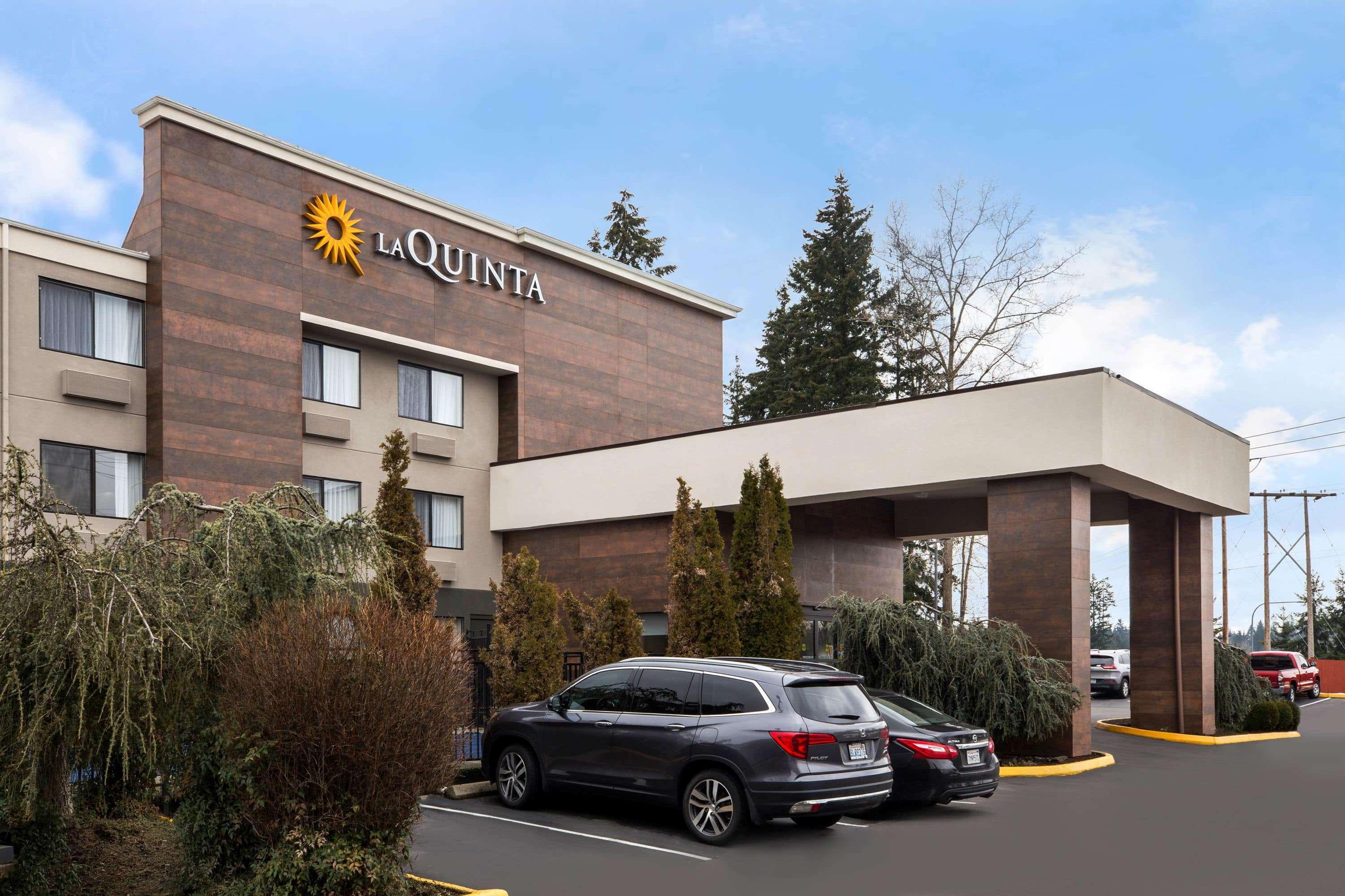 La Quinta Inn By Wyndham Everett Exterior photo