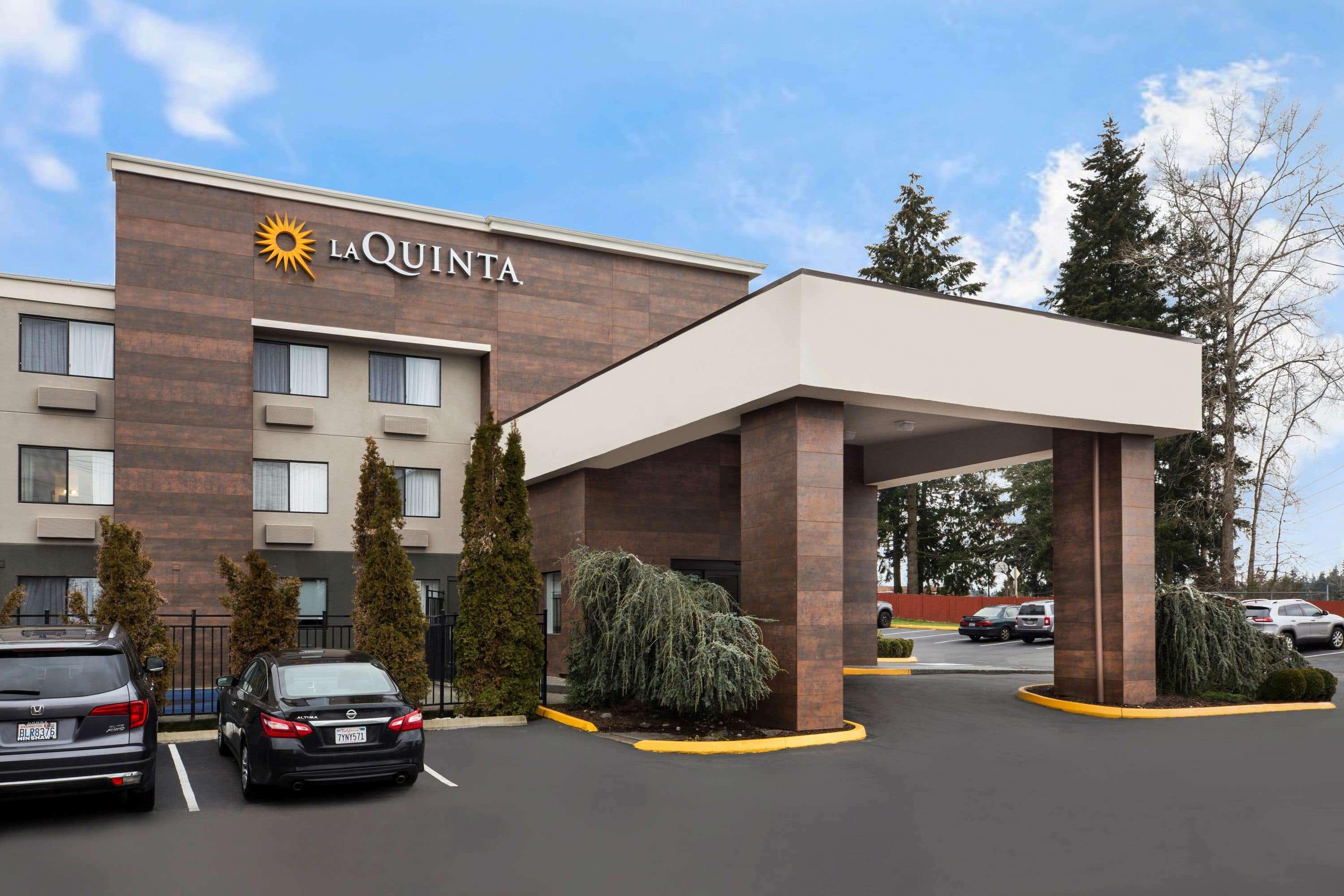 La Quinta Inn By Wyndham Everett Exterior photo