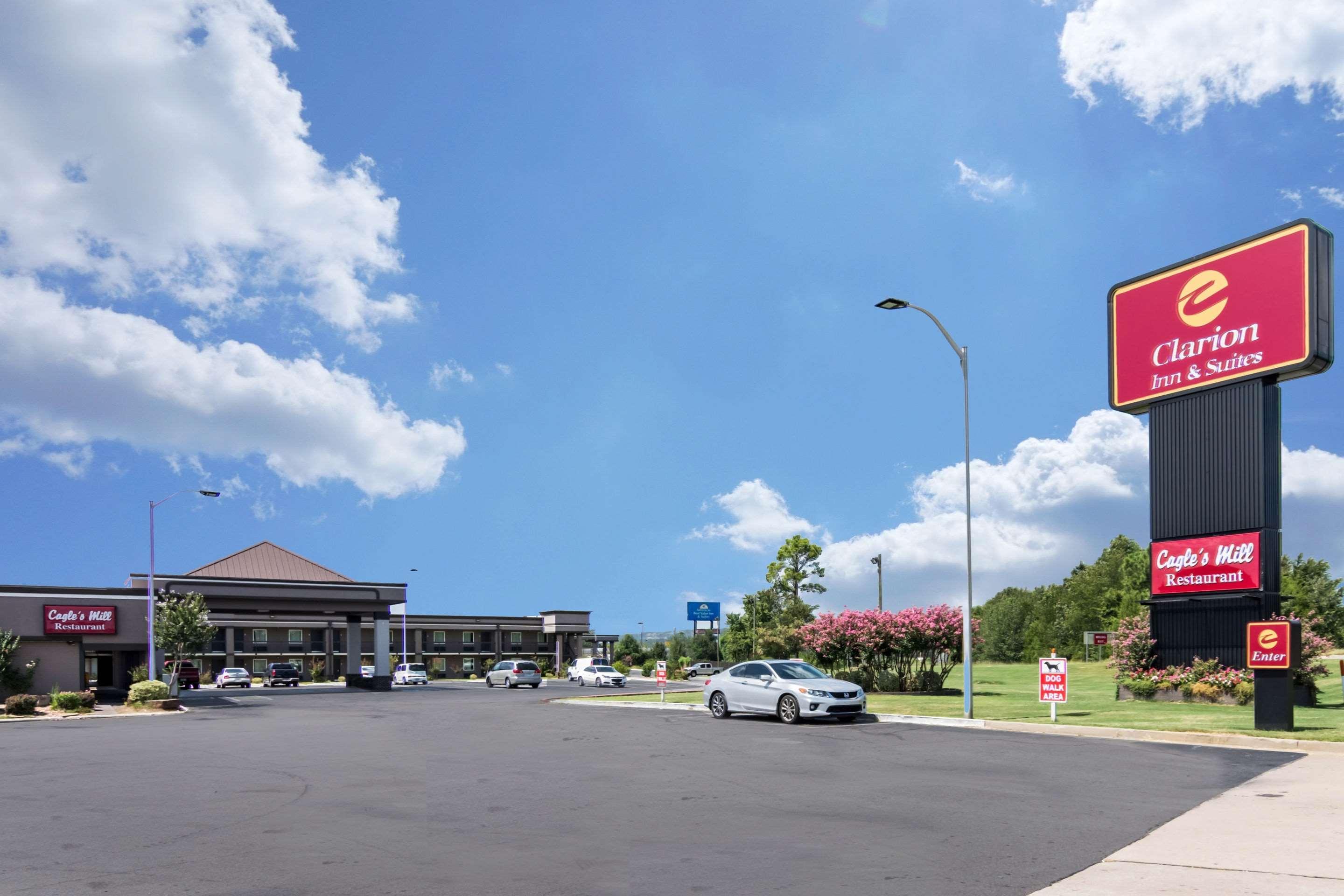 Clarion Inn & Suites Russellville I-40 Exterior photo