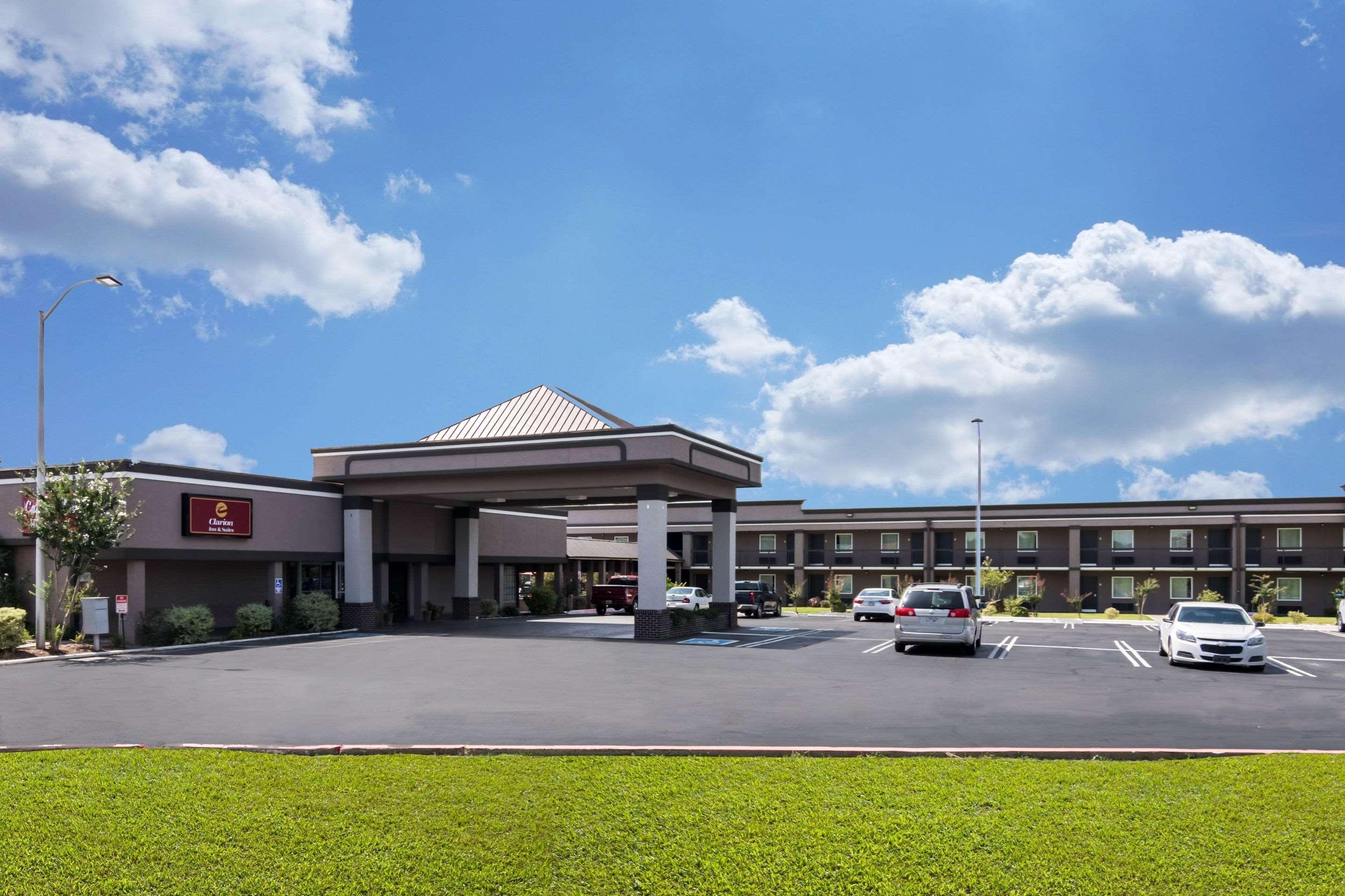 Clarion Inn & Suites Russellville I-40 Exterior photo