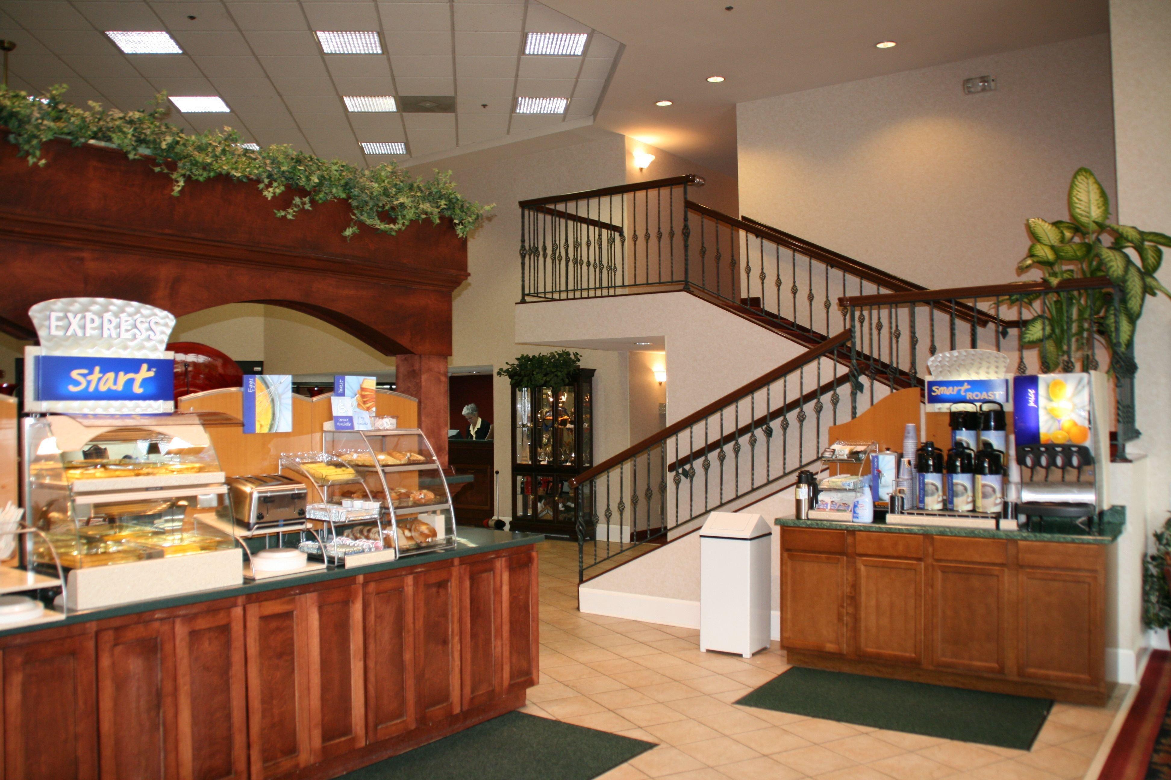 Holiday Inn Express Hotel & Suites Corinth Restaurant photo