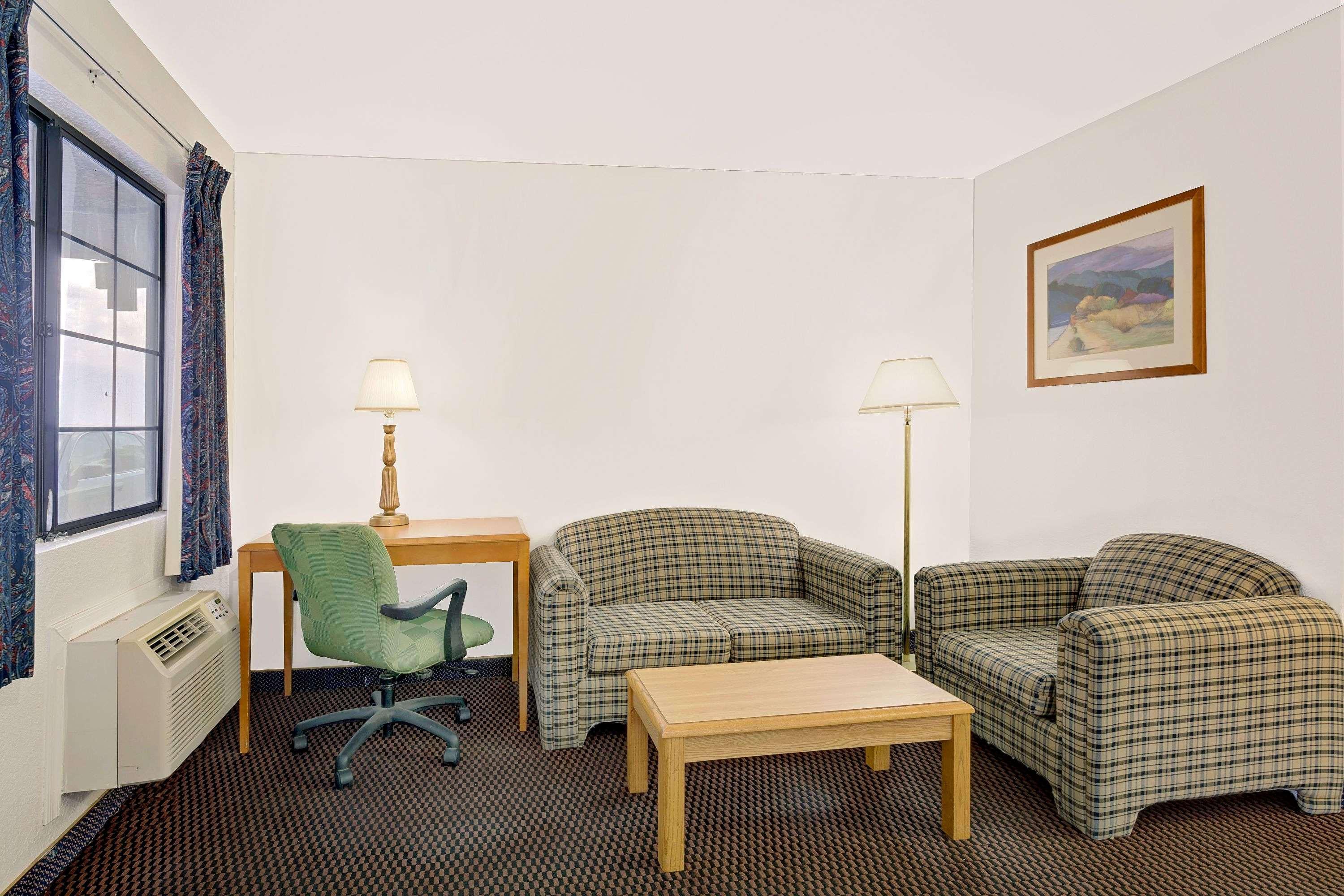 Days Inn & Suites By Wyndham Needles Exterior photo