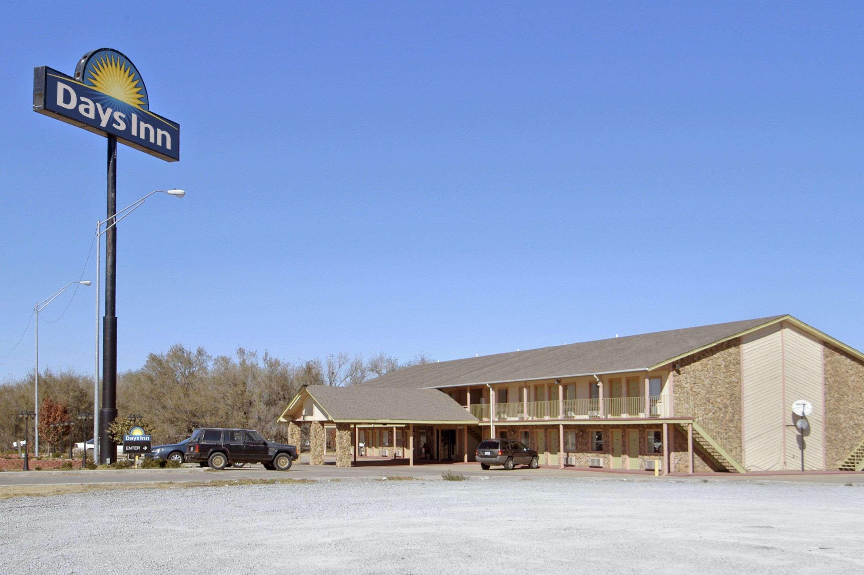 Days Inn By Wyndham Woodward Exterior photo