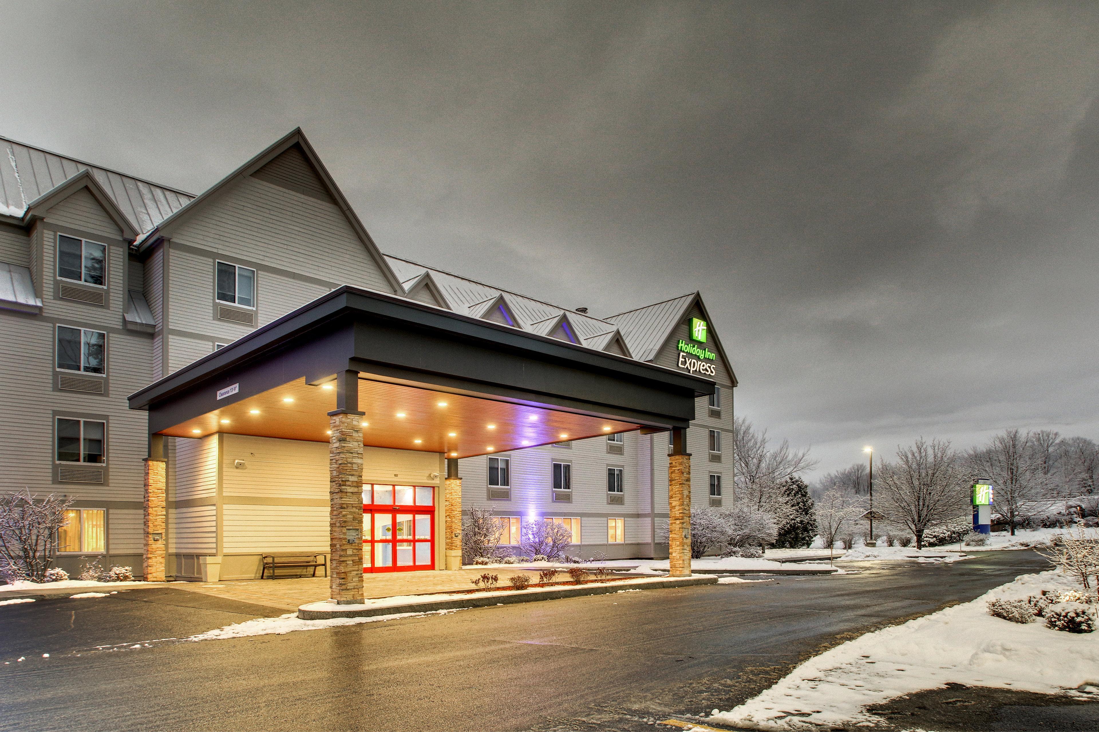 Holiday Inn Express & Suites - Lincoln East - White Mountains, An Ihg Hotel Exterior photo