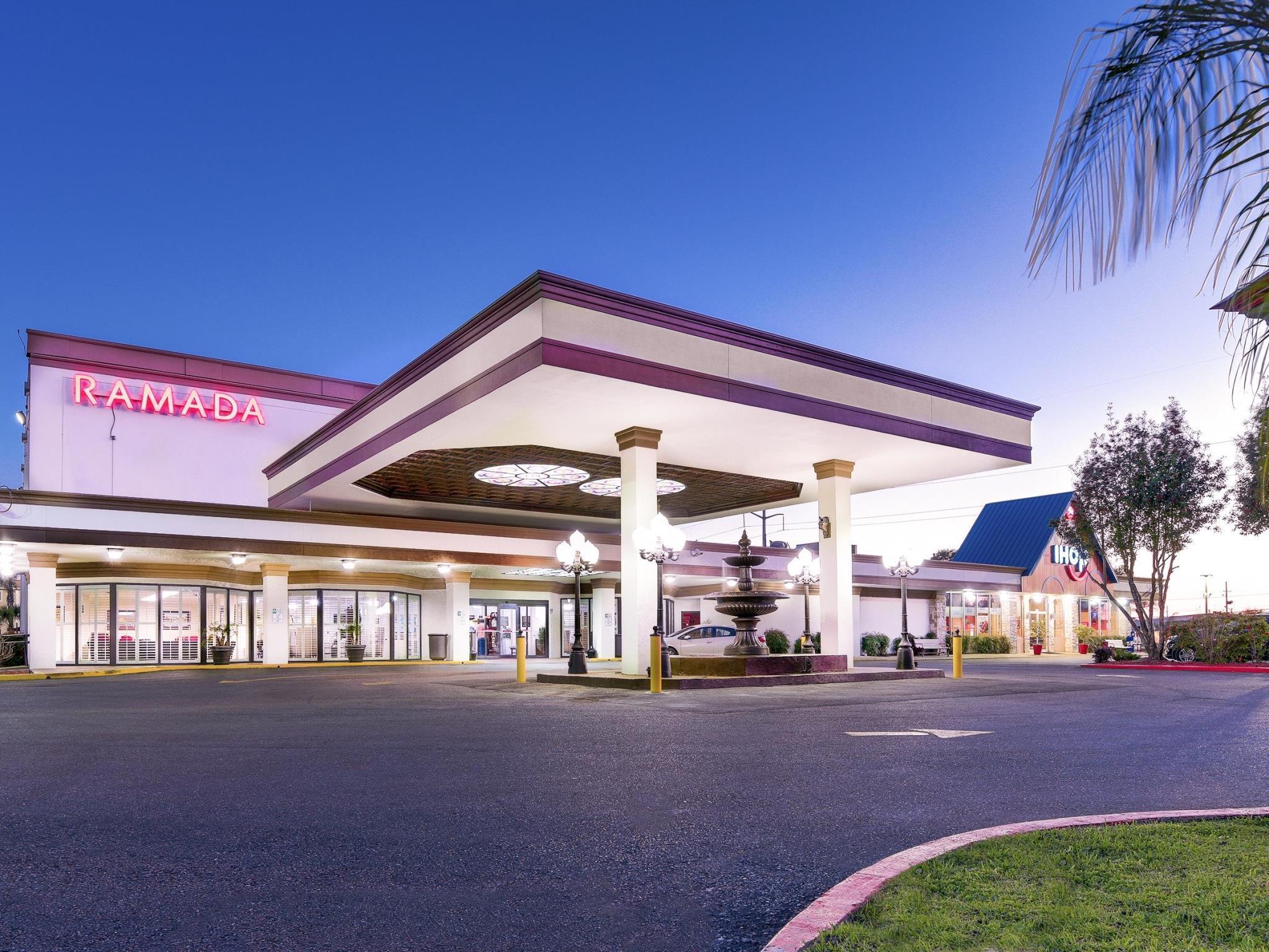 Ramada By Wyndham Metairie New Orleans Airport Hotel Exterior photo