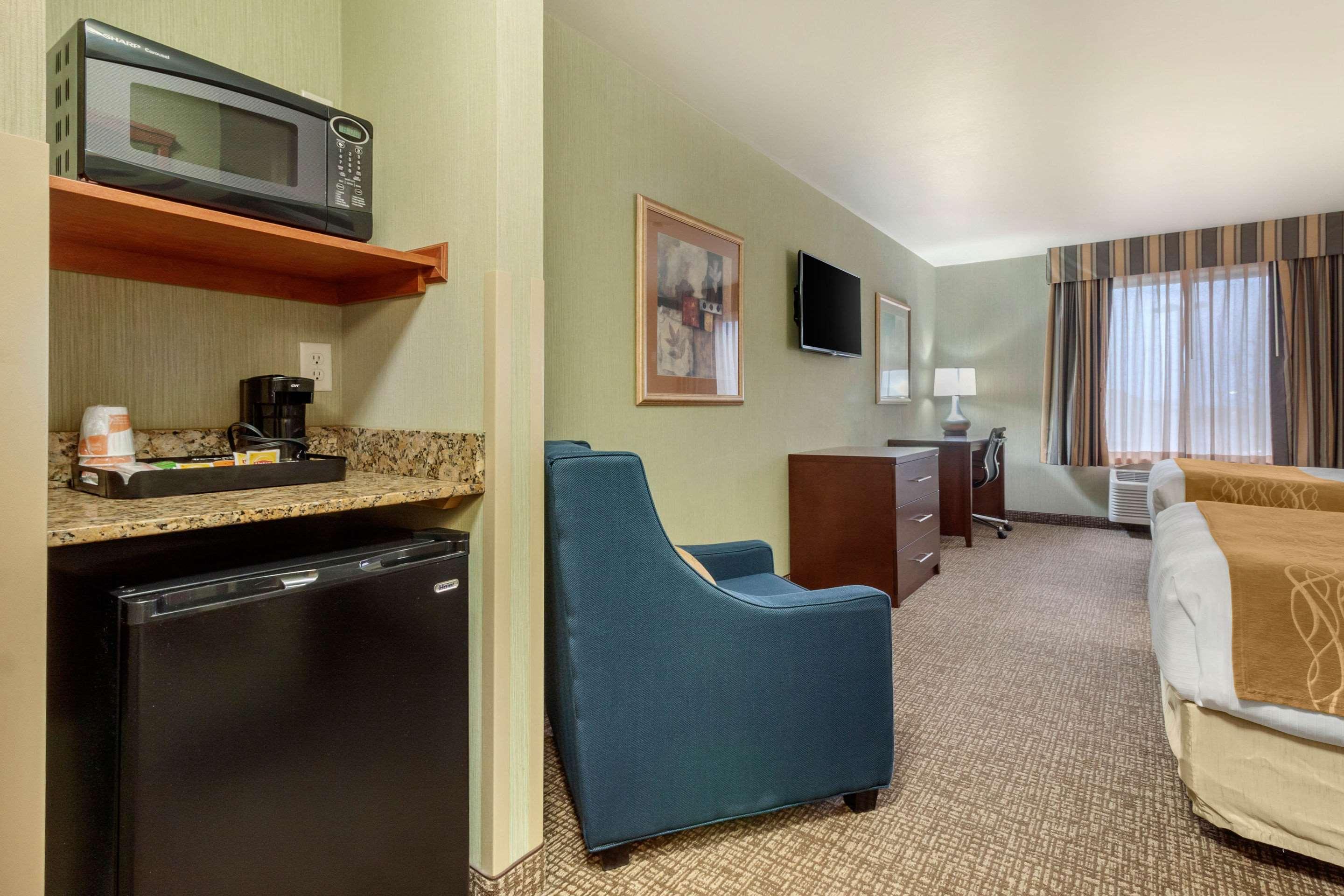 Comfort Inn & Suites Mitchell Exterior photo