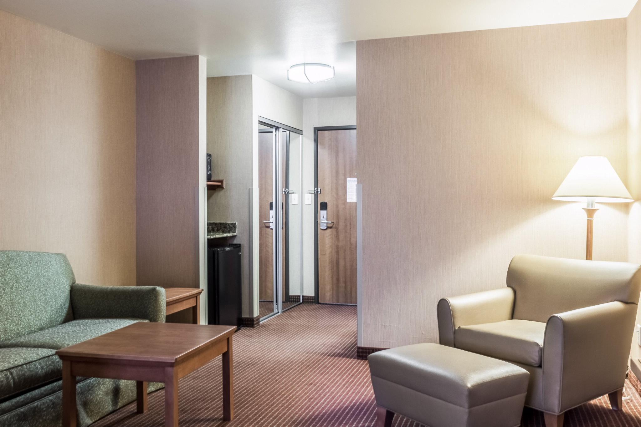 Comfort Inn & Suites Mitchell Exterior photo