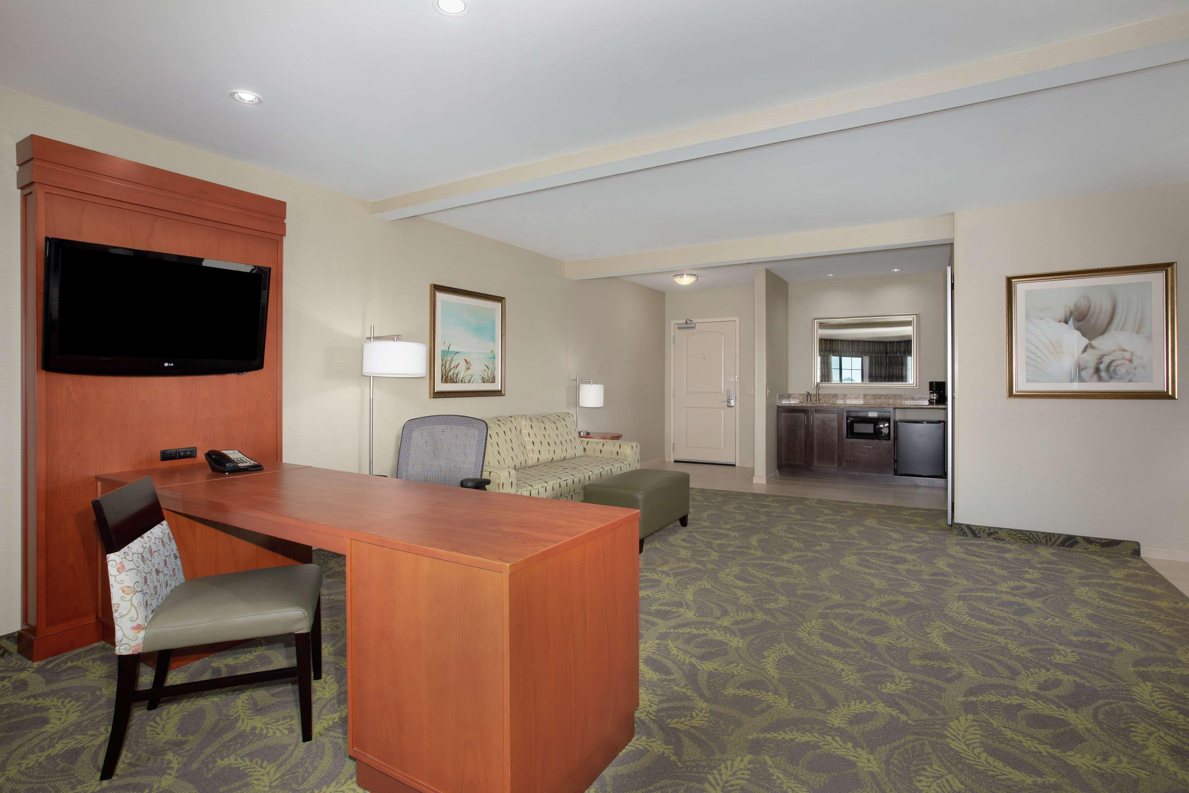 Hampton Inn & Suites Astoria Exterior photo