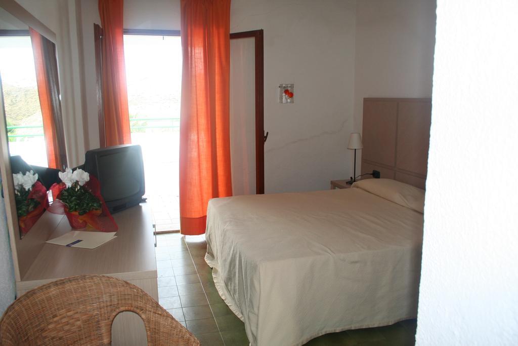Costa Tiziana Hotel Village Crotone Room photo