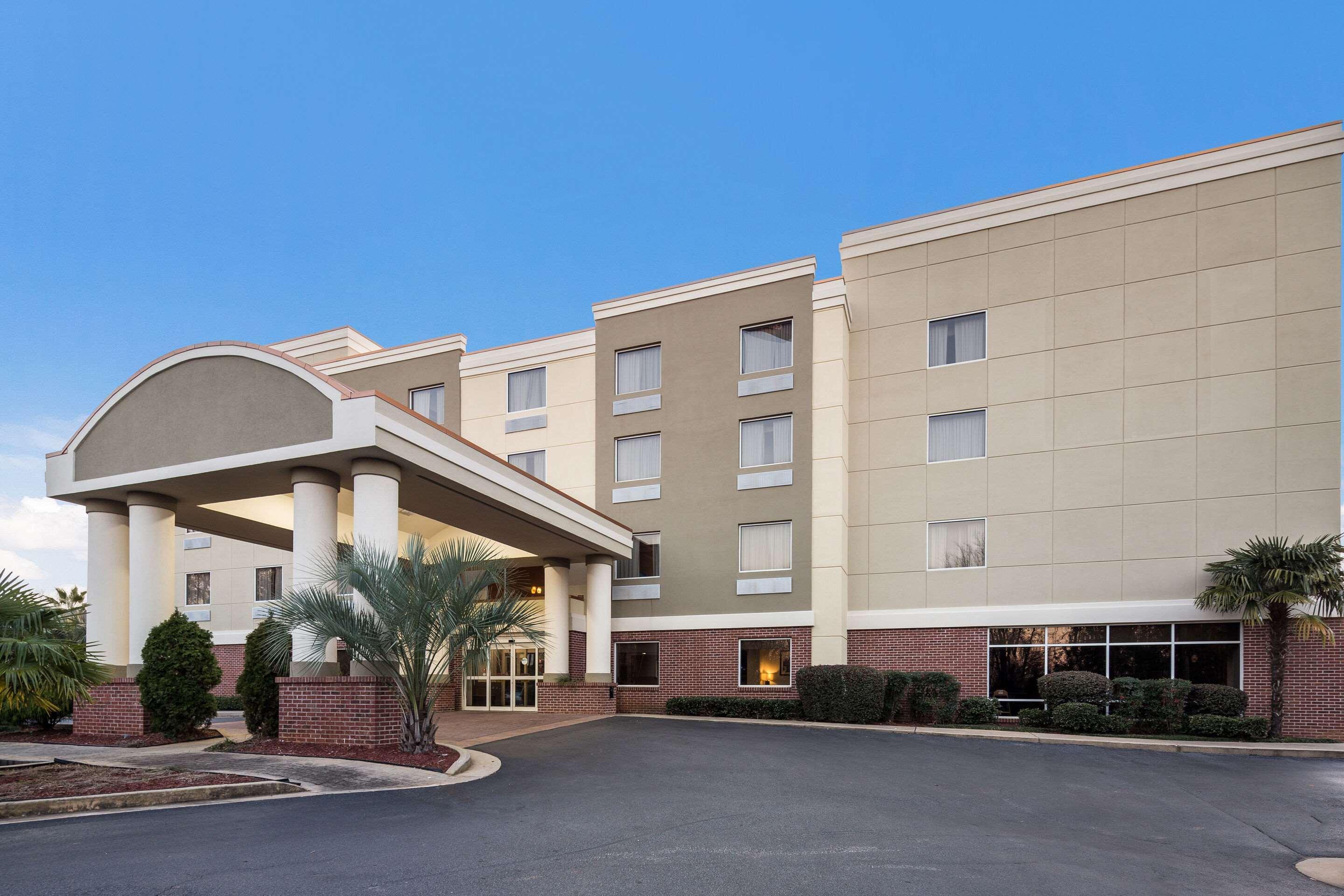 Comfort Suites Forsyth Near I-75 Exterior photo