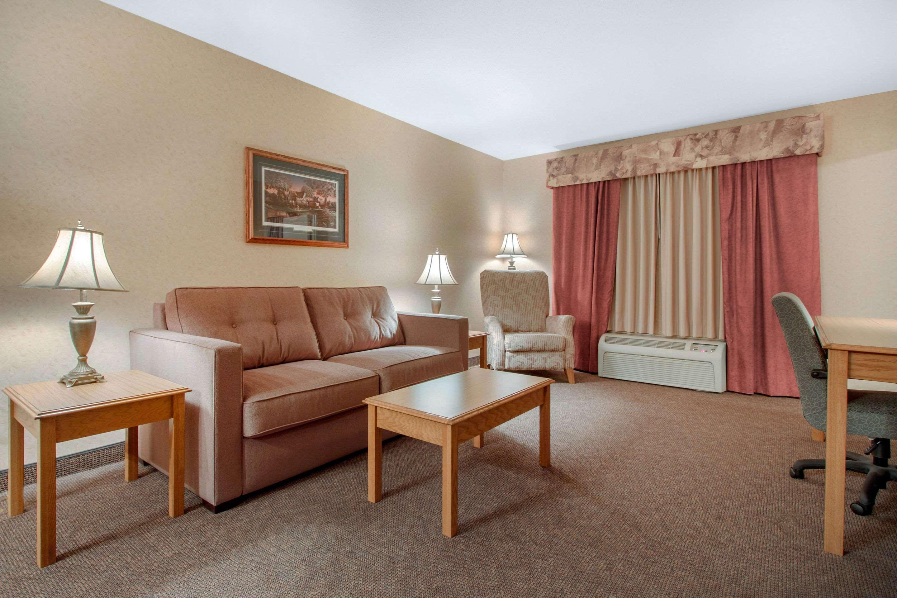 Norfolk Lodge & Suites, Ascend Hotel Collection Exterior photo