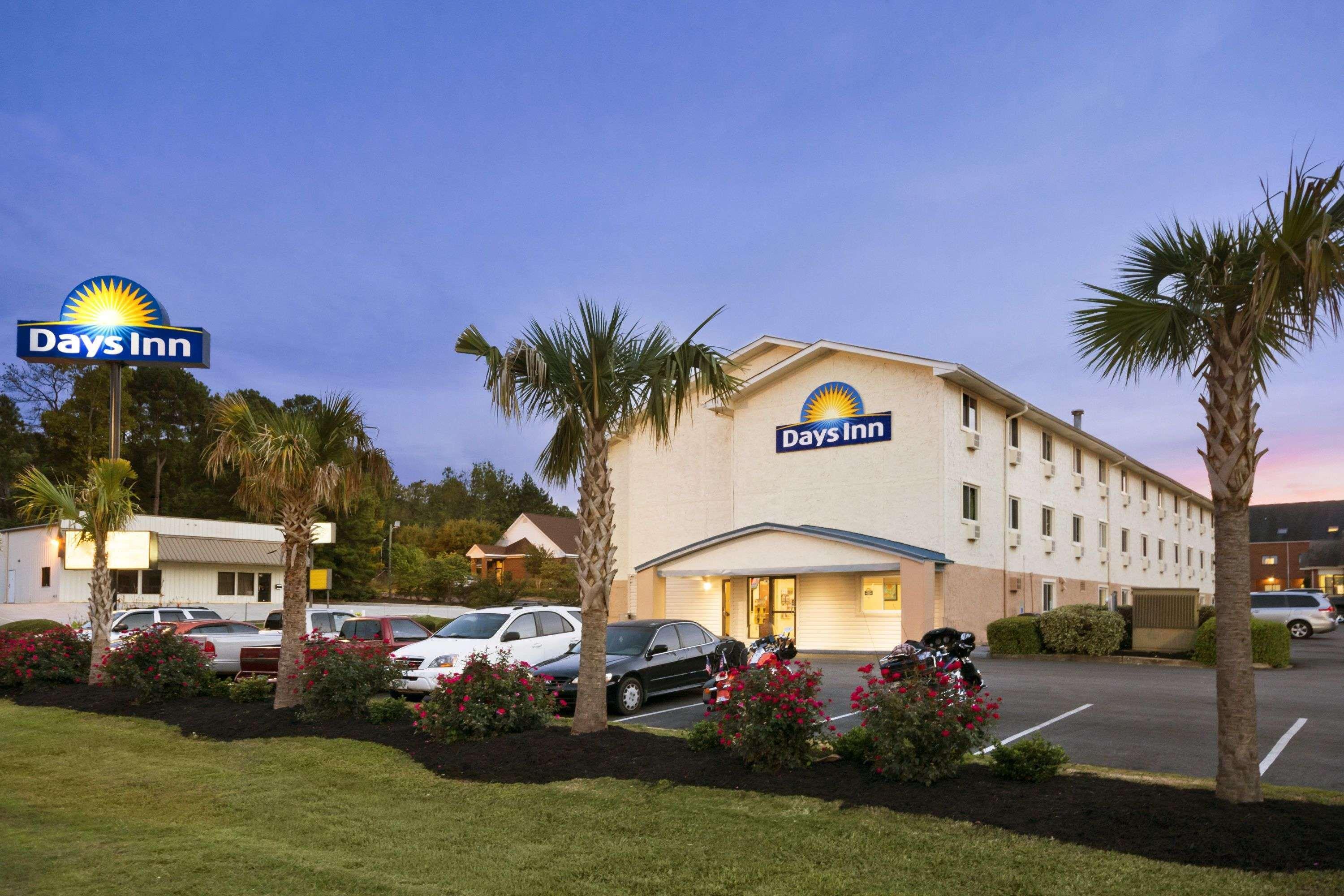 Days Inn By Wyndham Greenwood Sc Exterior photo