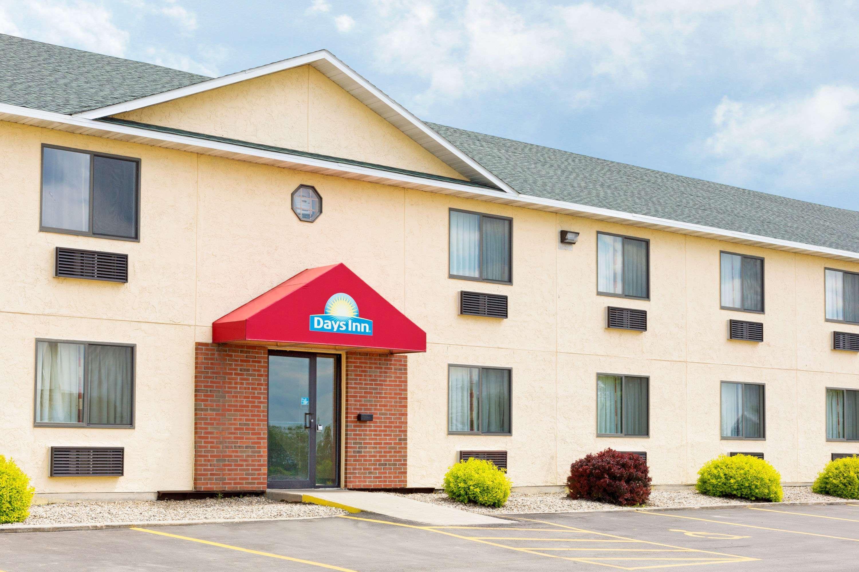 Econo Lodge Inn & Suites Yankton Exterior photo