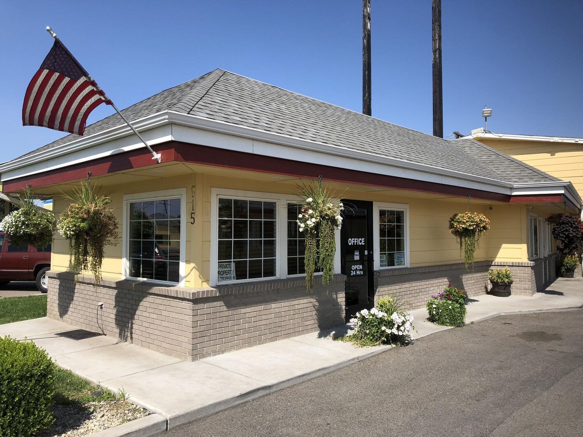 Super 8 By Wyndham Ontario Motel Exterior photo