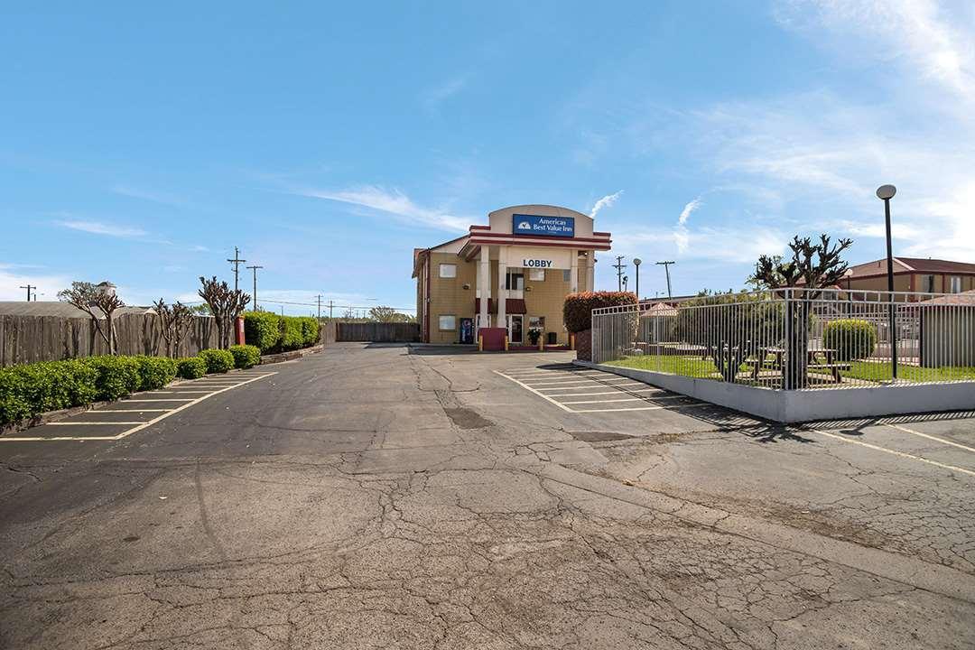 Americas Best Value Inn Tulsa I-44 Exterior photo