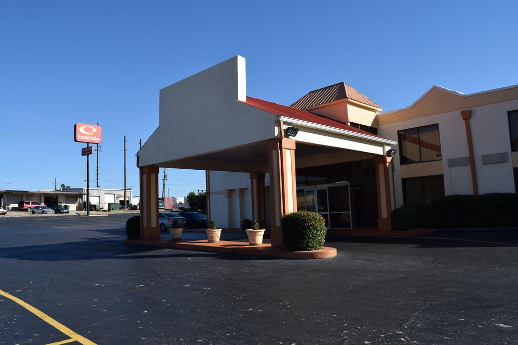 Rodeway Inn Stone Mountain Tucker Exterior photo