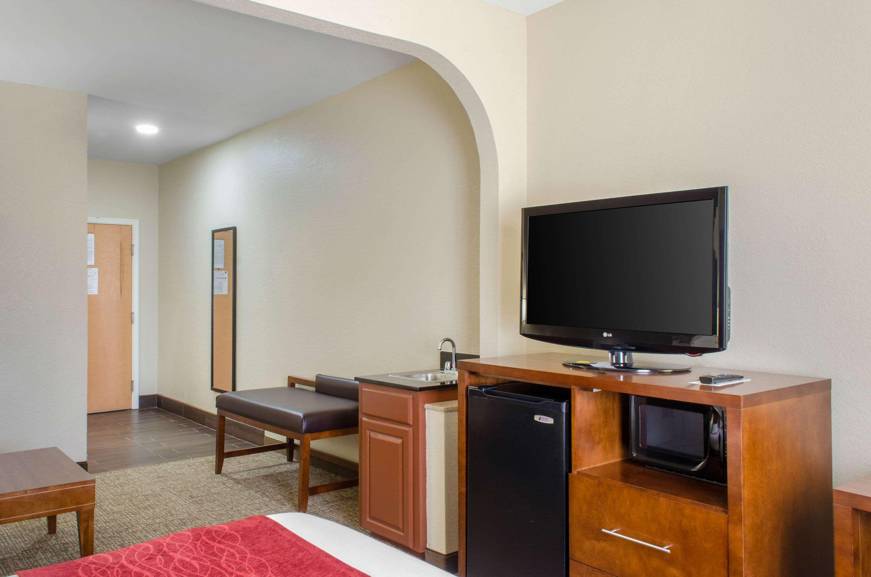 Comfort Inn & Suites Covington - Mandeville Exterior photo