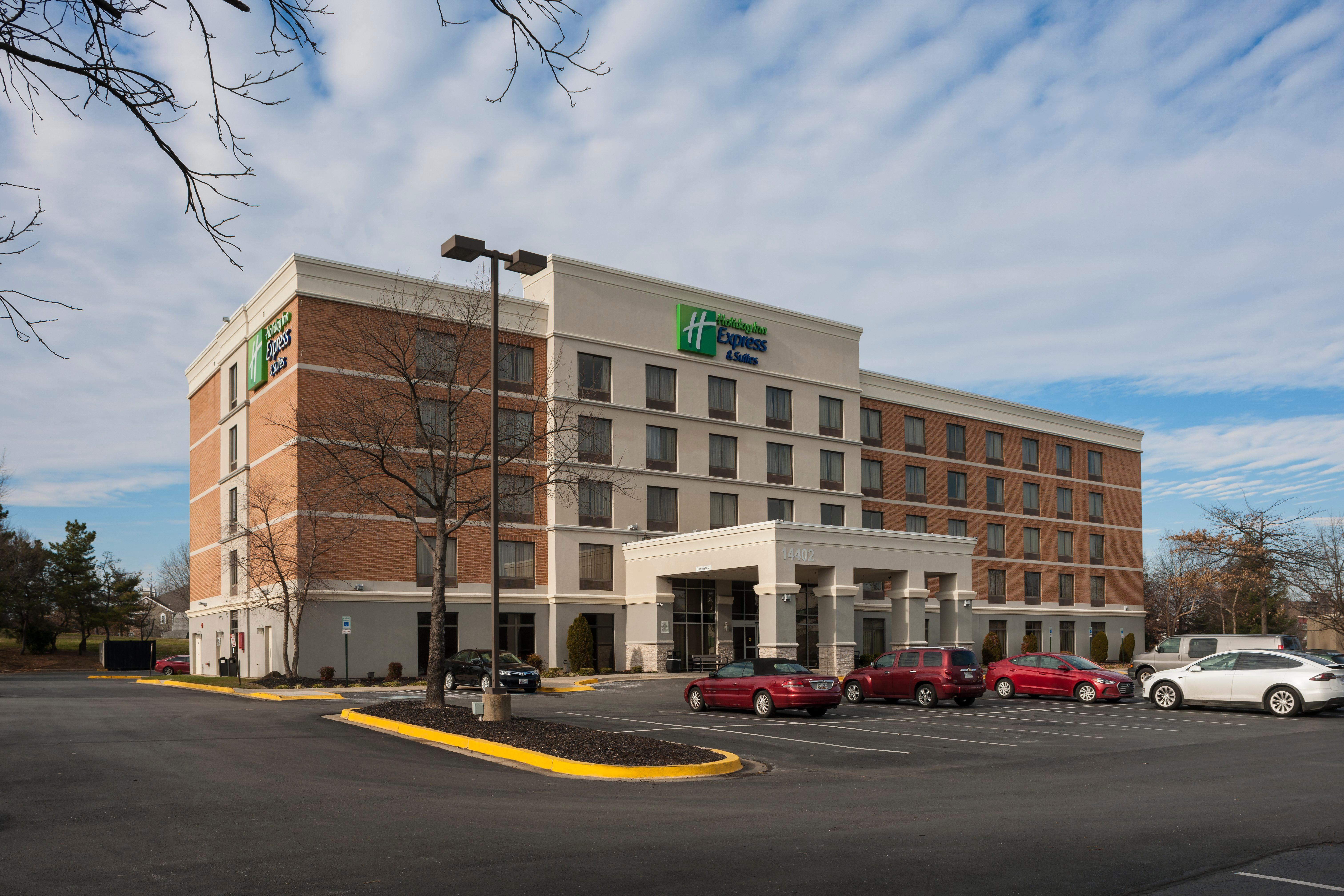 Holiday Inn Express & Suites Laurel Lakes, An Ihg Hotel Exterior photo